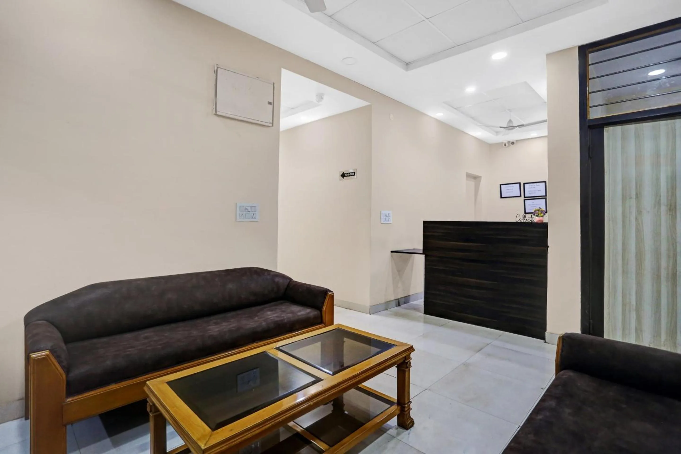 Lobby or reception in Collection O Metro View Ashok Vihar Near Shalimar Bagh Metro Station