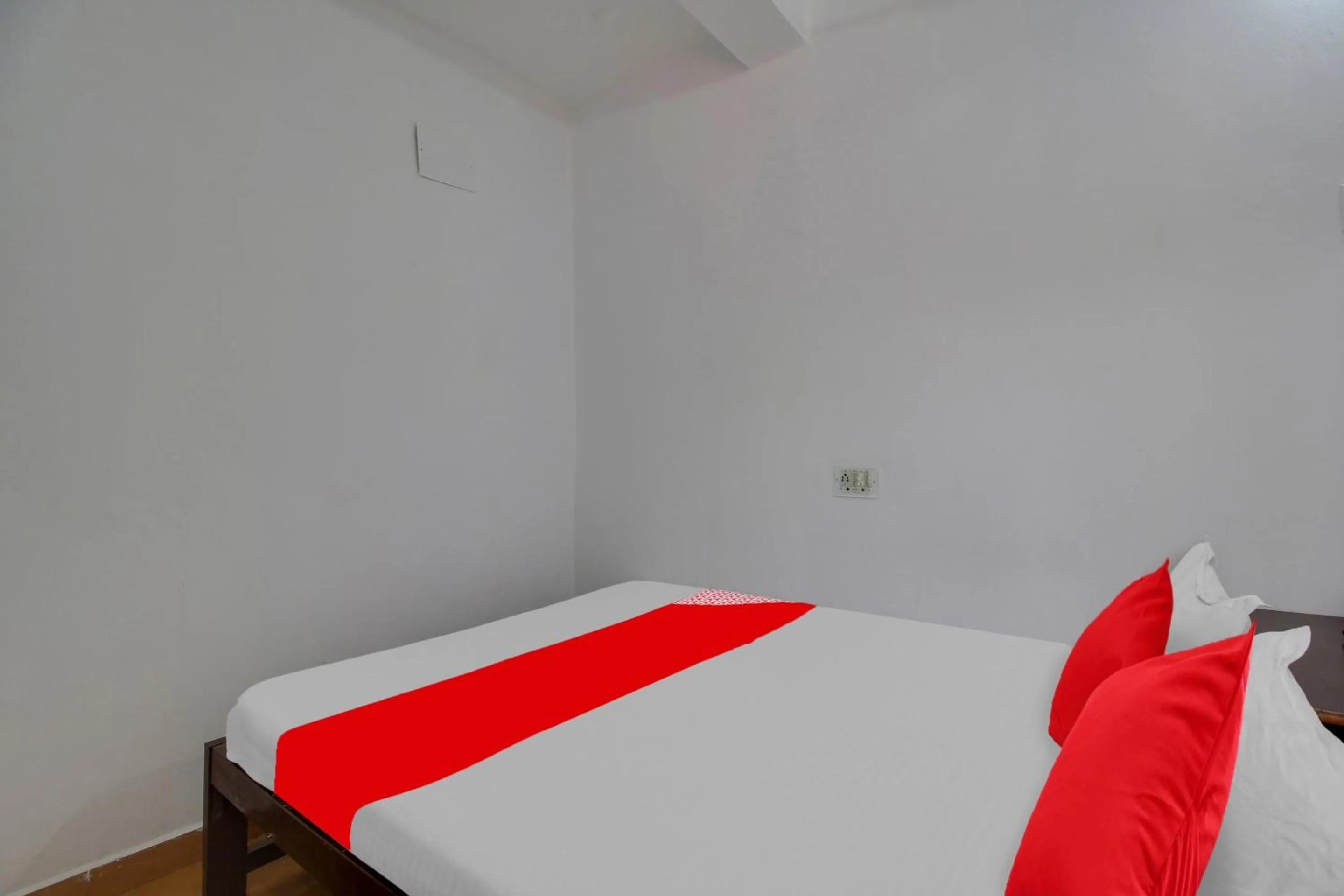 Bedroom, Bed in Hotel O K S Inn Hotel