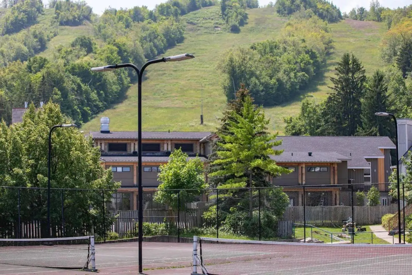 Slope-side Studio Bliss Ski-in Ski-out, Renovated At Blue, Hot Tub, Fast Wi-Fi