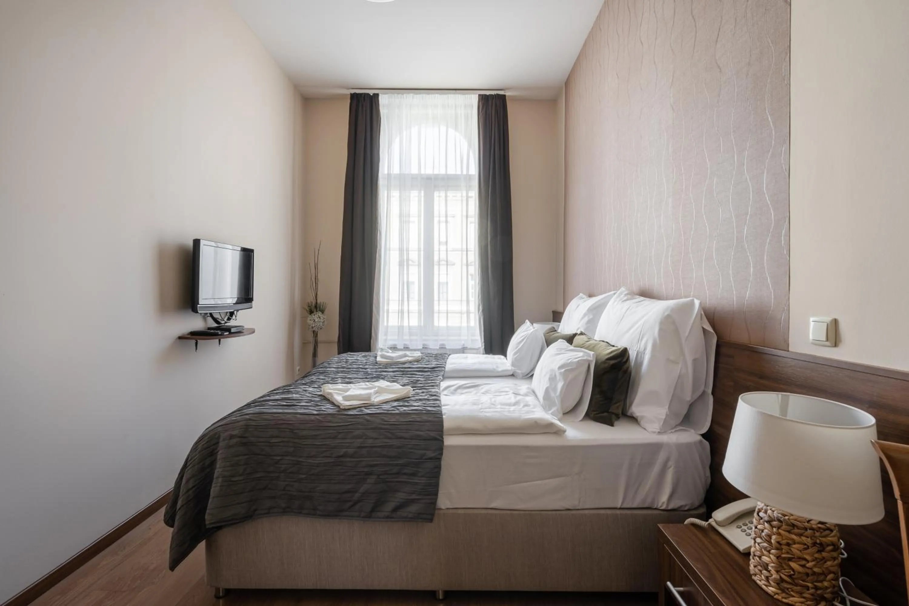 Bed in Elit Boutique Rooms- Best Location by BQA