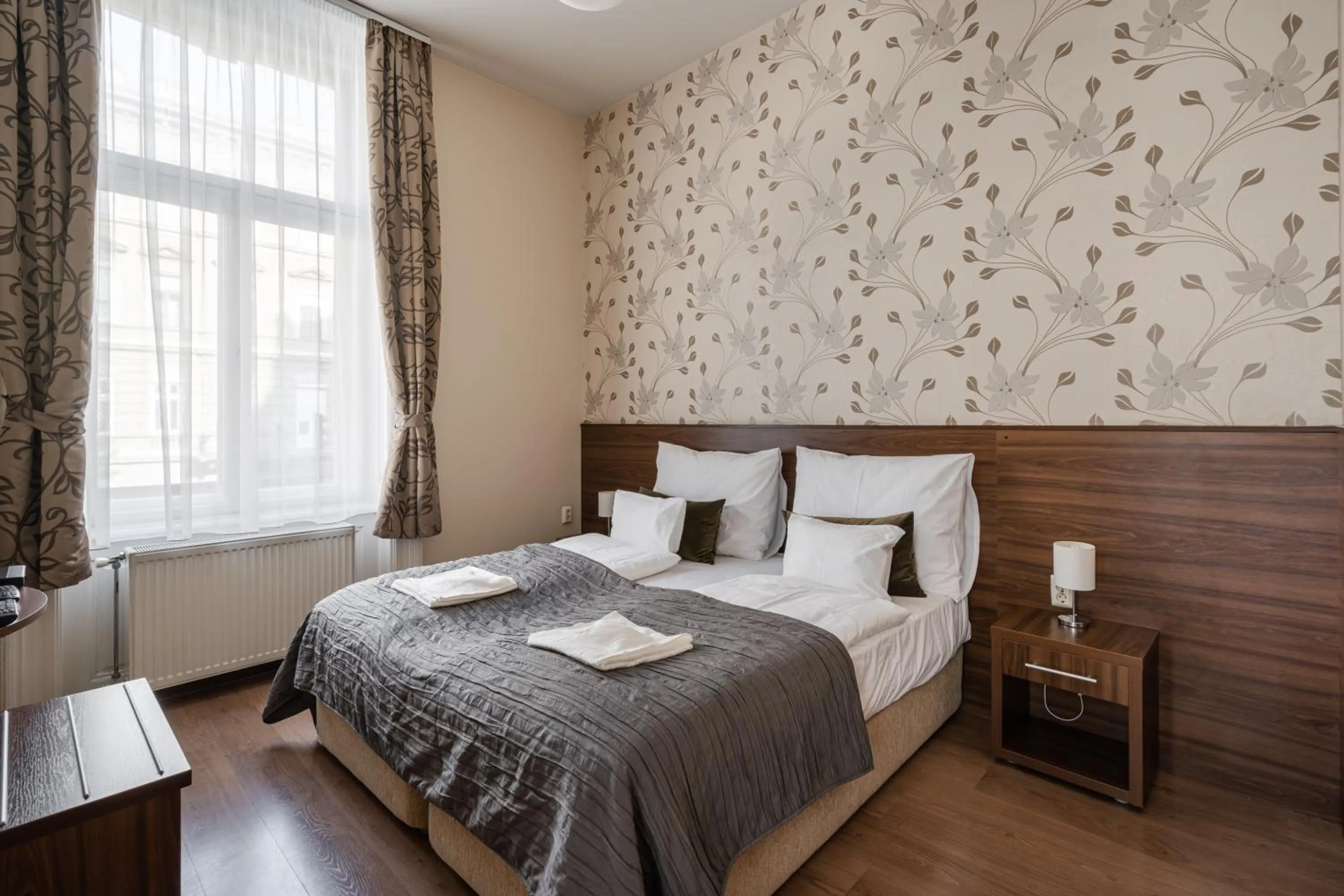 Bed in Elit Boutique Rooms- Best Location by BQA