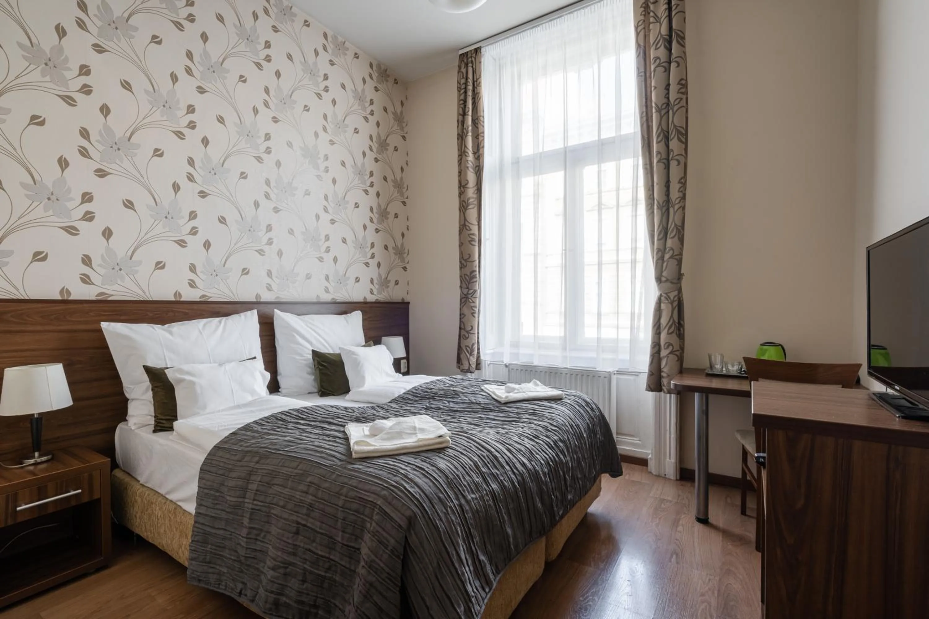 Bed in Elit Boutique Rooms- Best Location by BQA