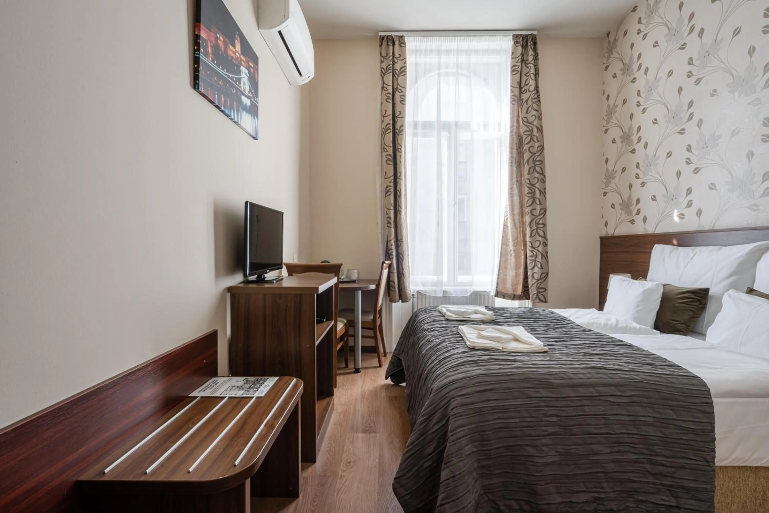 Bed in Elit Boutique Rooms- Best Location by BQA