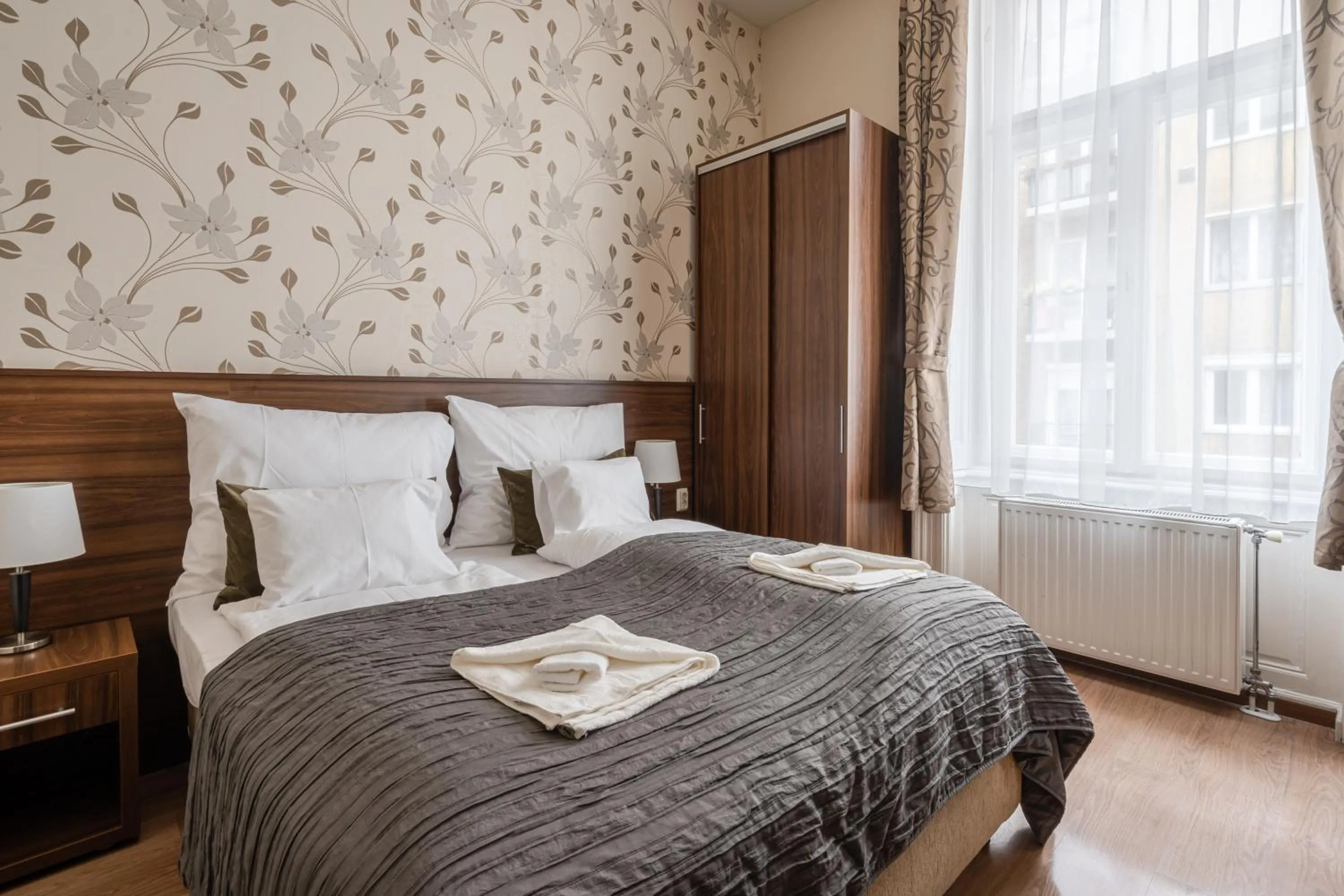 Bed in Elit Boutique Rooms- Best Location by BQA