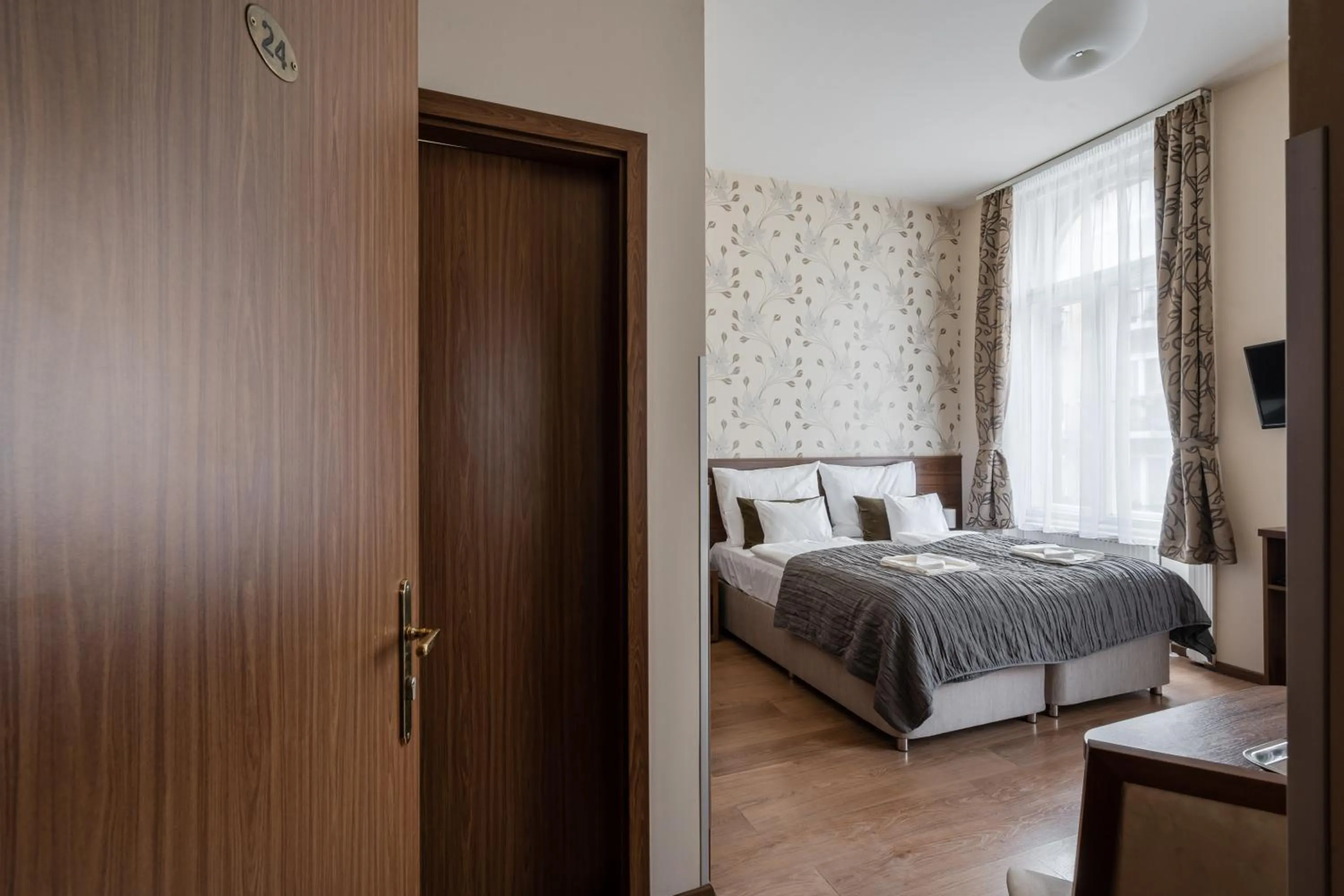 Bed in Elit Boutique Rooms- Best Location by BQA