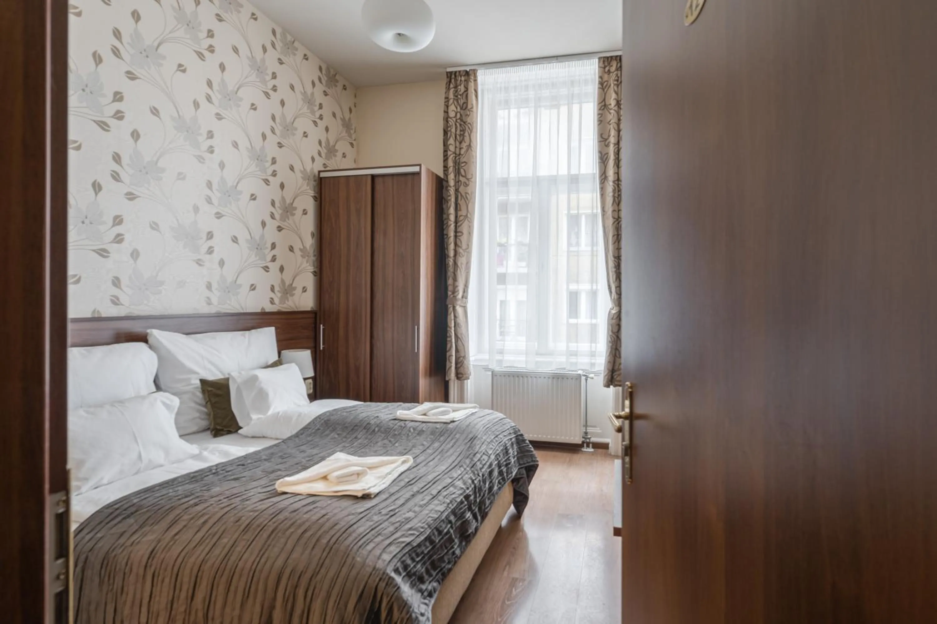 Bed in Elit Boutique Rooms- Best Location by BQA