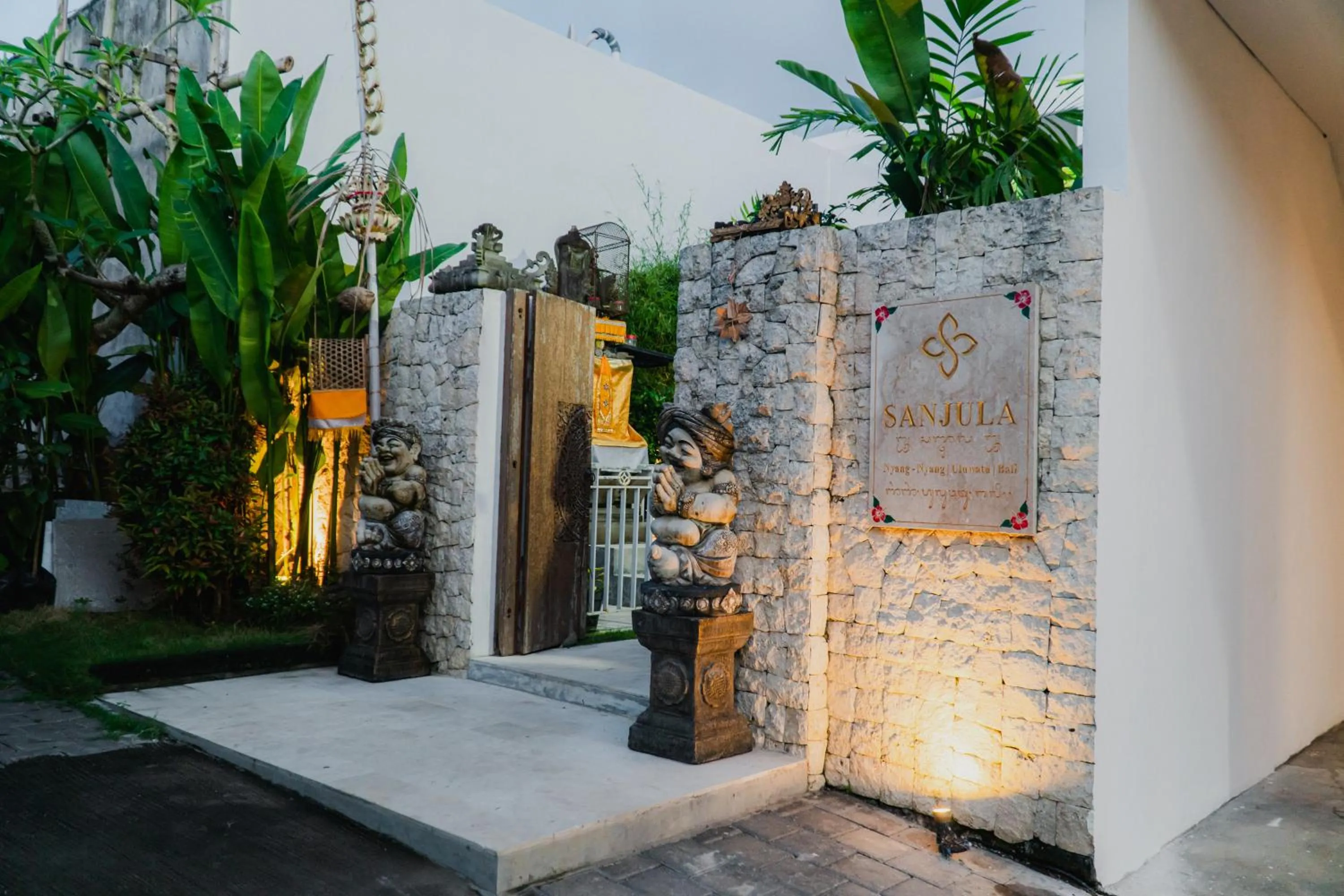 Facade/entrance in Sanjula Uluwatu