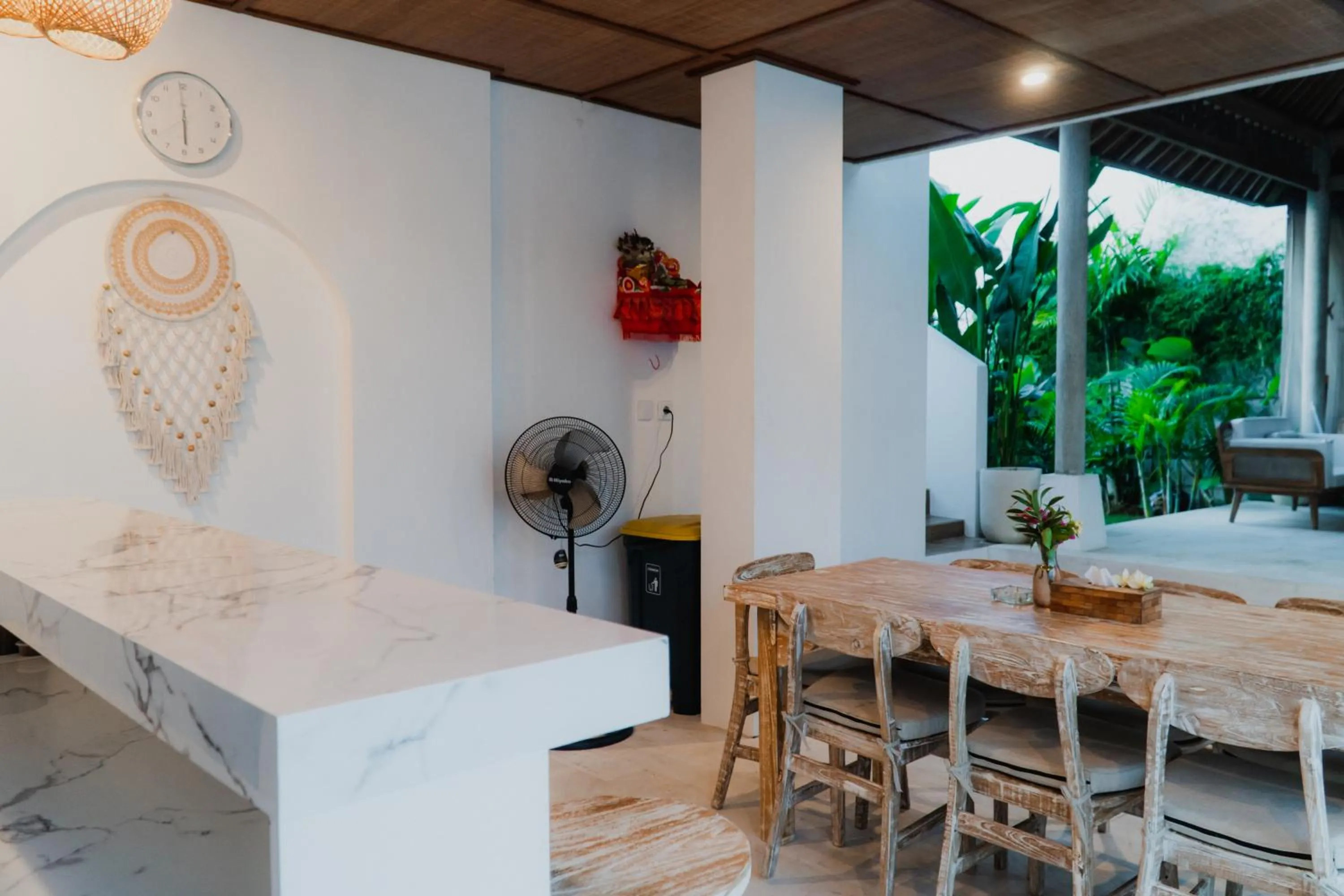 Communal kitchen in Sanjula Uluwatu