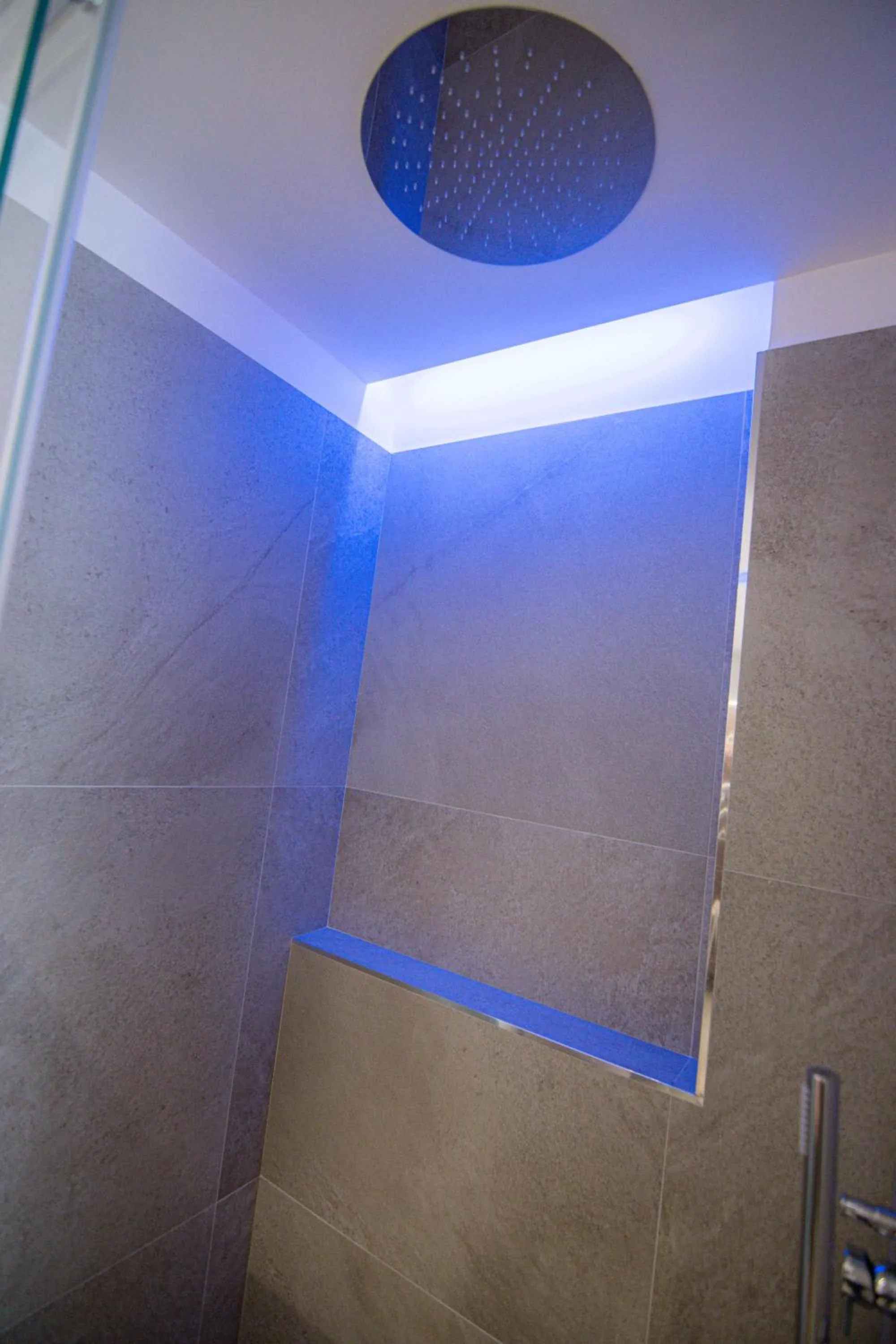 Shower in Profumi di Primavera Luxury Rooms & Suite