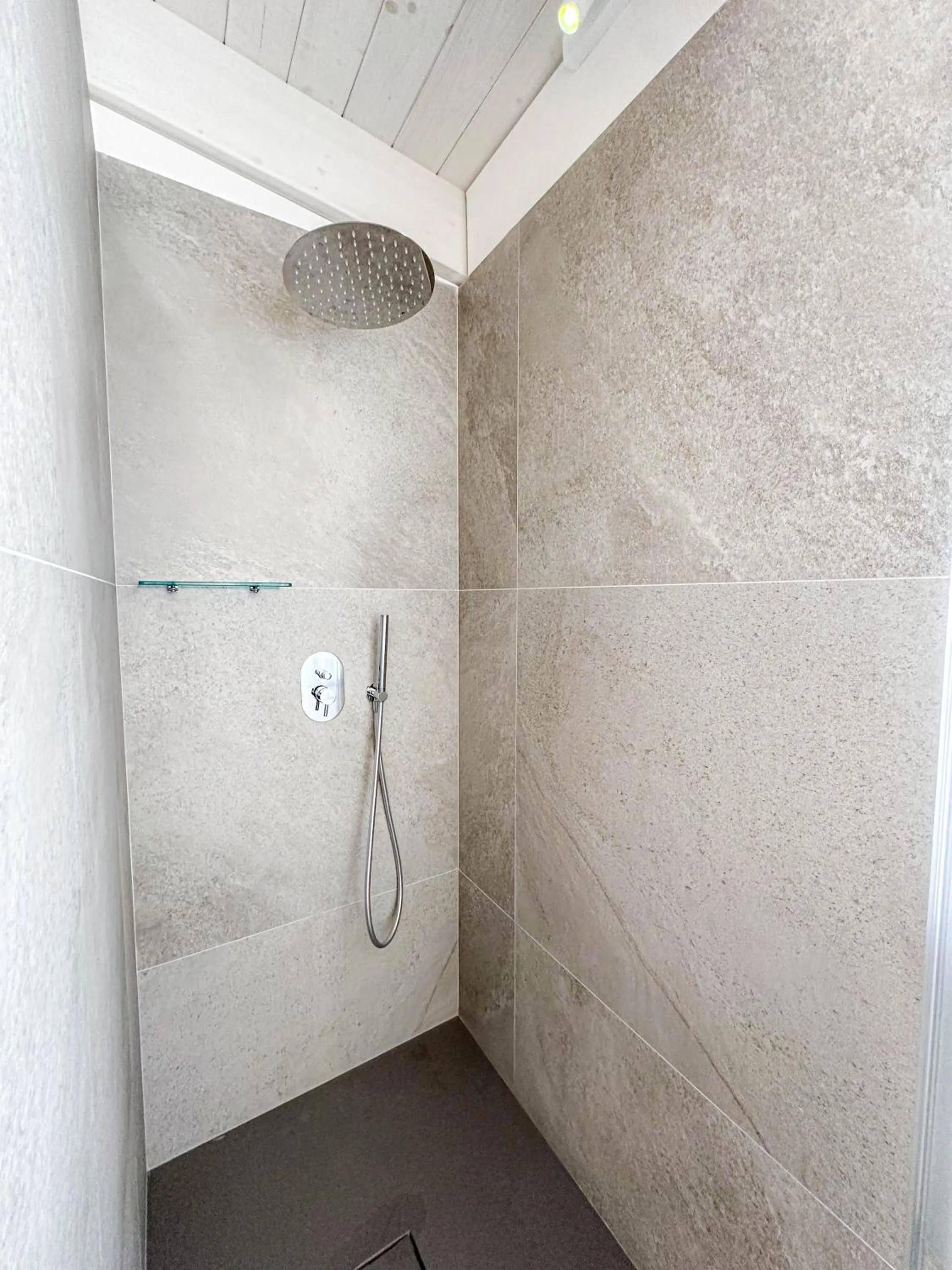 Shower in Profumi di Primavera Luxury Rooms & Suite