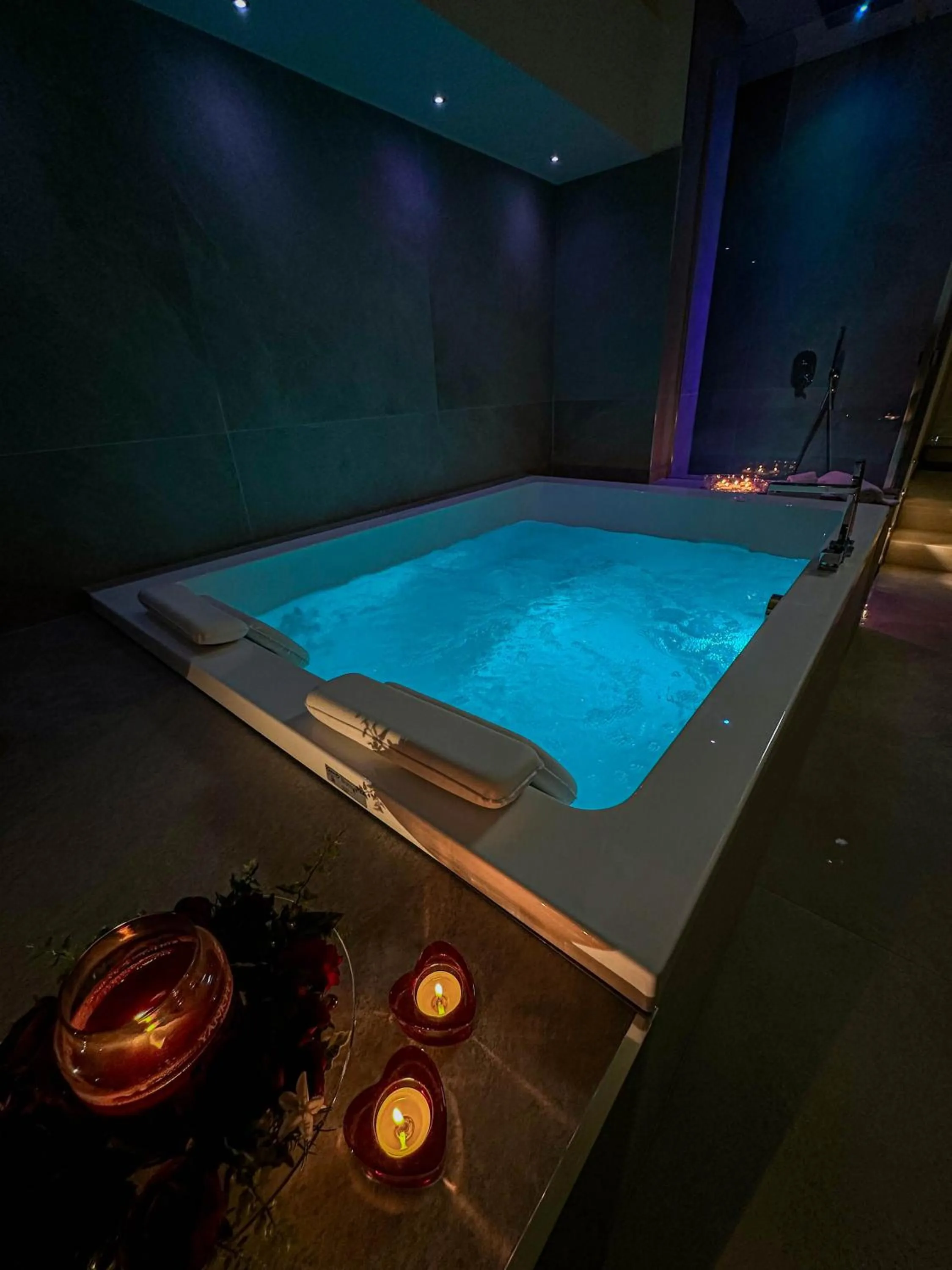 Hot Tub in Profumi di Primavera Luxury Rooms & Suite