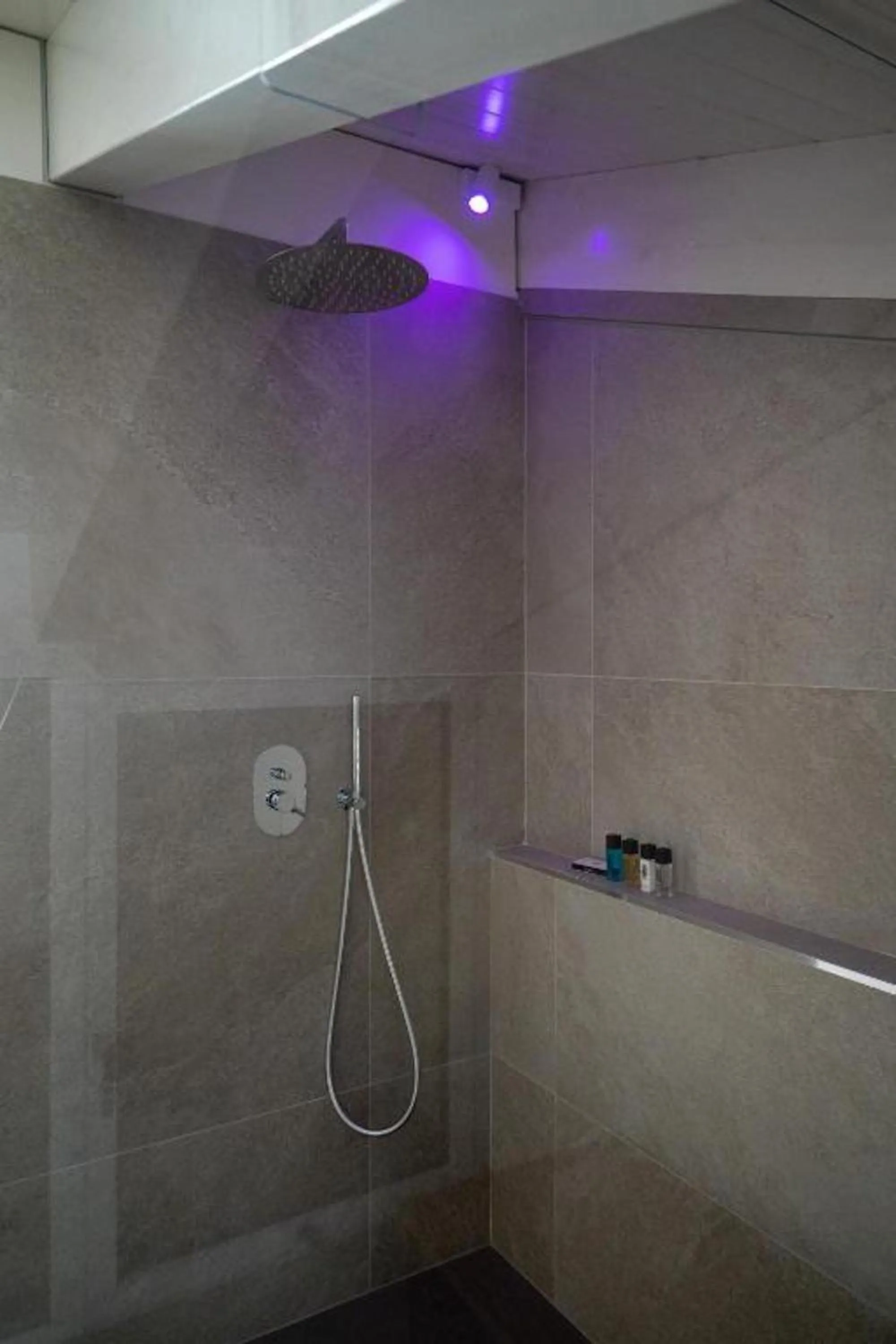 Shower in Profumi di Primavera Luxury Rooms & Suite
