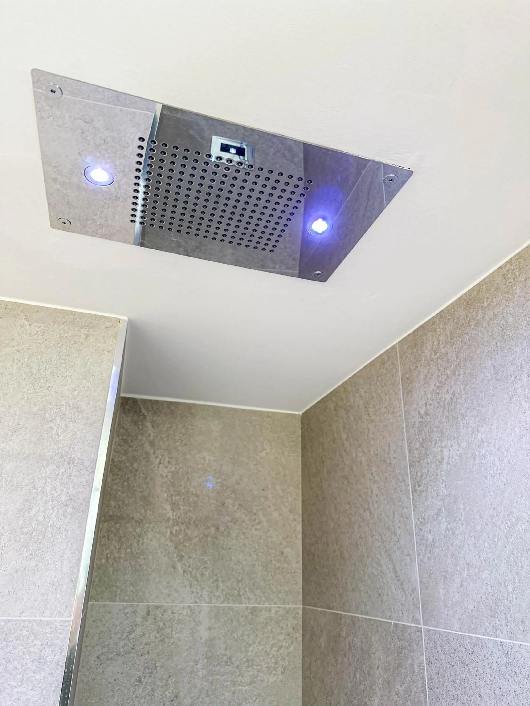 Shower in Profumi di Primavera Luxury Rooms & Suite