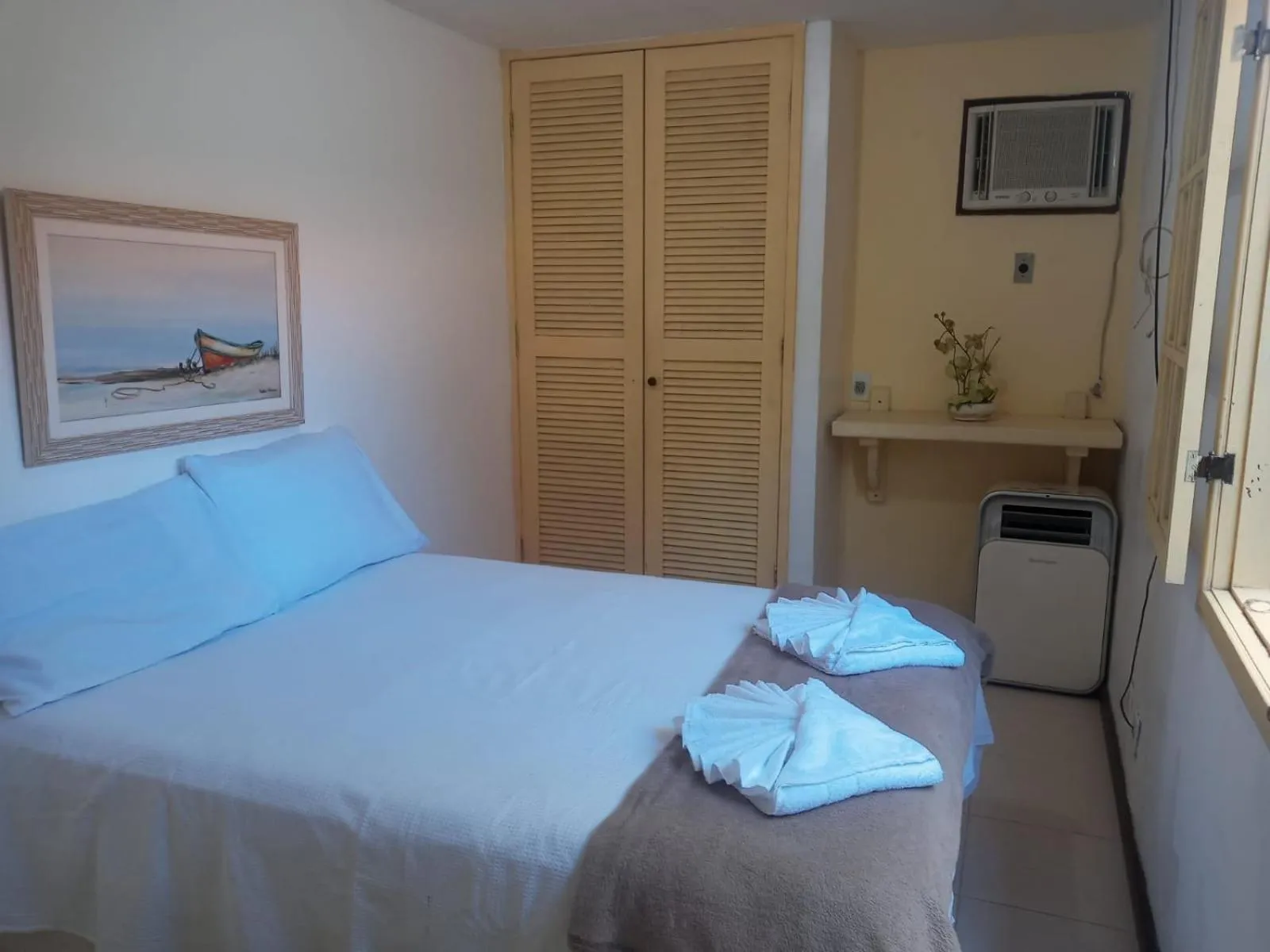 Photo of the whole room, Bed in Pousada Bella Geriba Buzios
