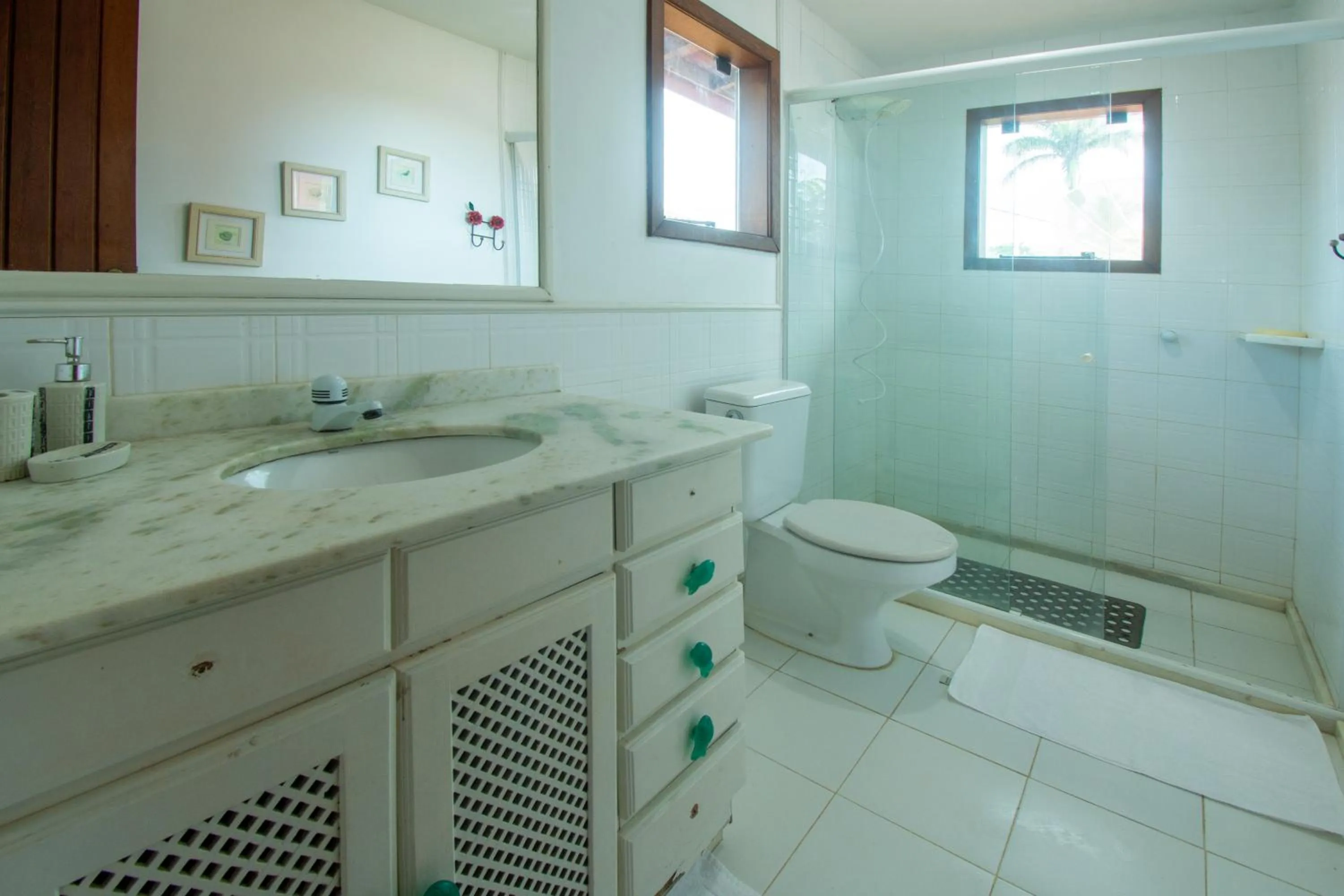 Shower, Bathroom in Pousada Bella Geriba Buzios