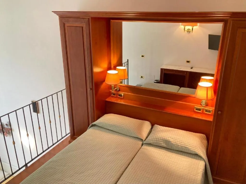 Bedroom, Bed in Fantastic Garden - Firenze Nord