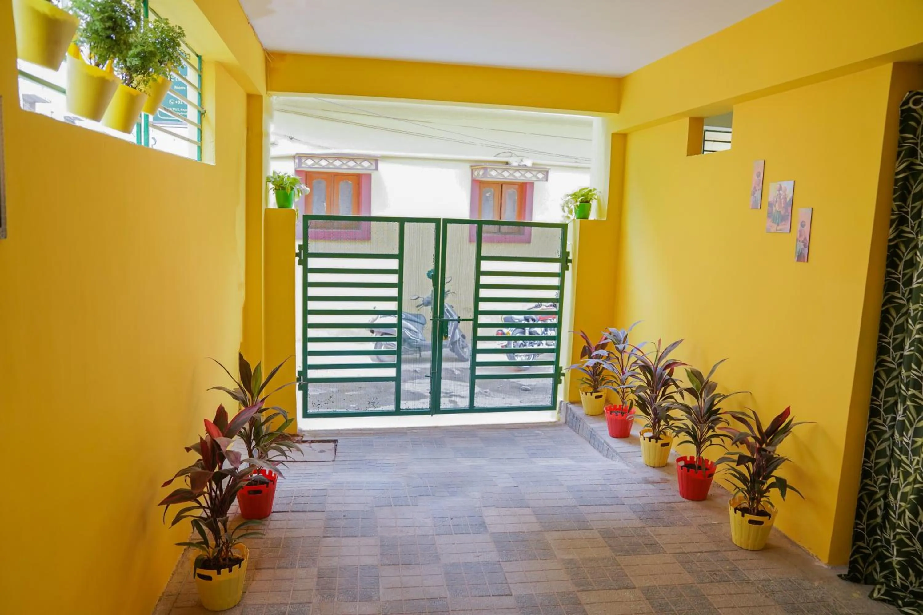 Parking in Hotel Yellow Bells