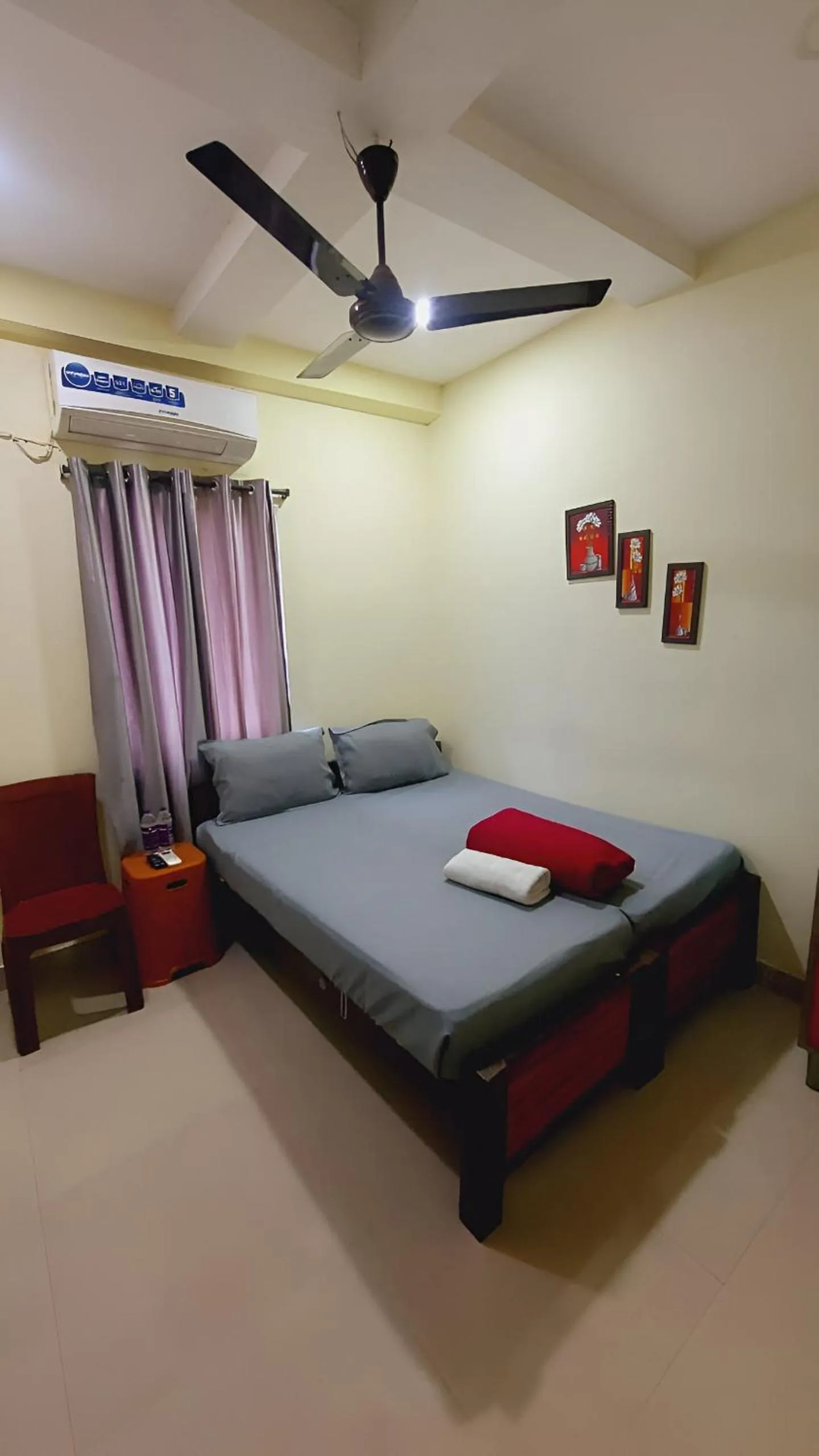 Bed in Hotel Yellow Bells