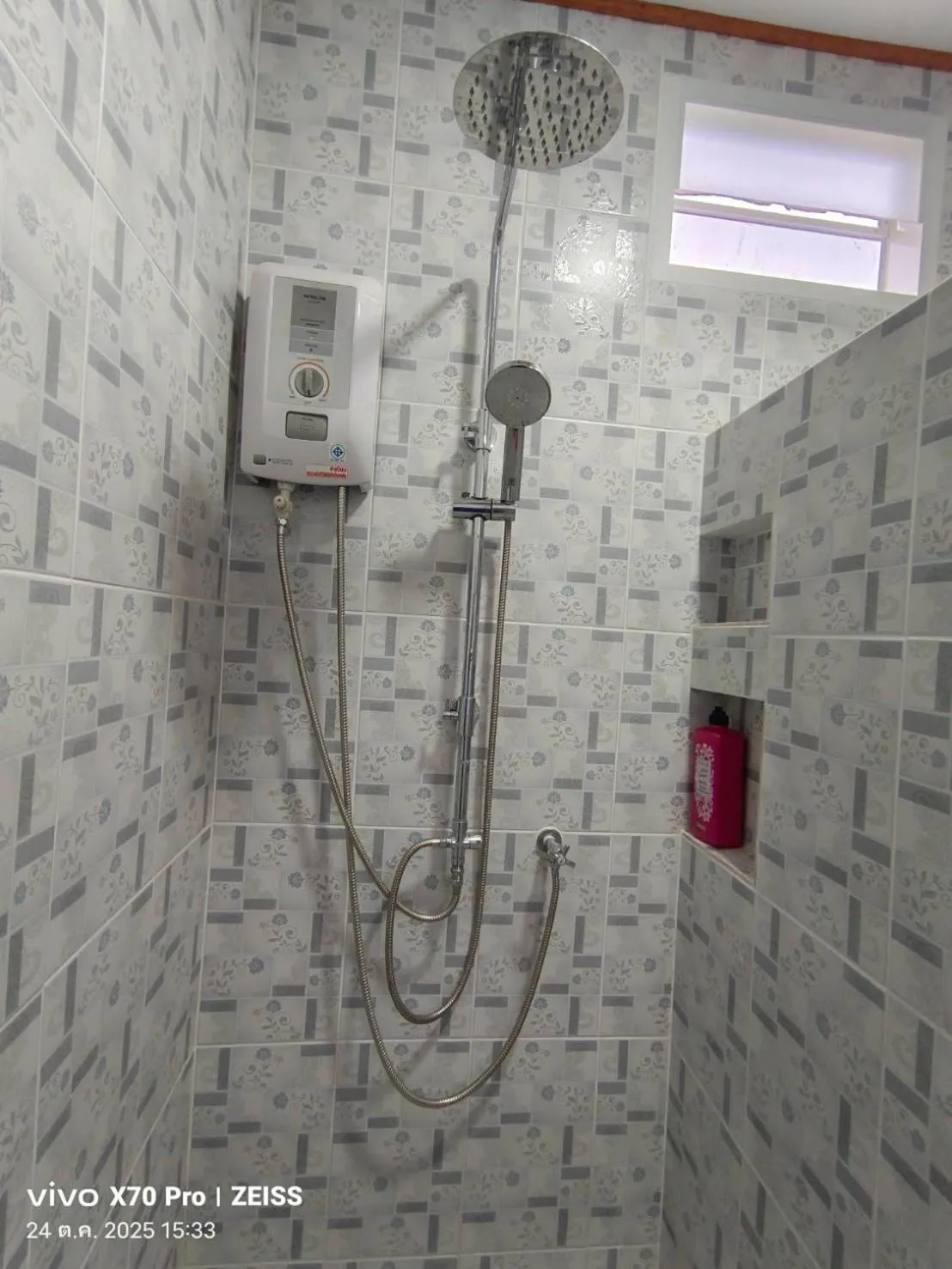 Shower in Da-Kanda Boutique