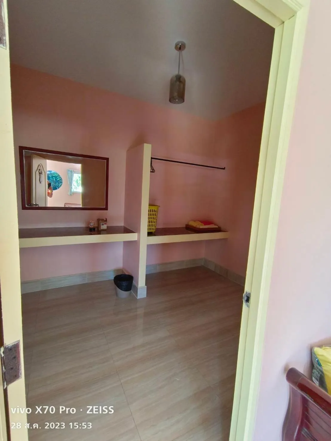 Photo of the whole room in Da-Kanda Boutique