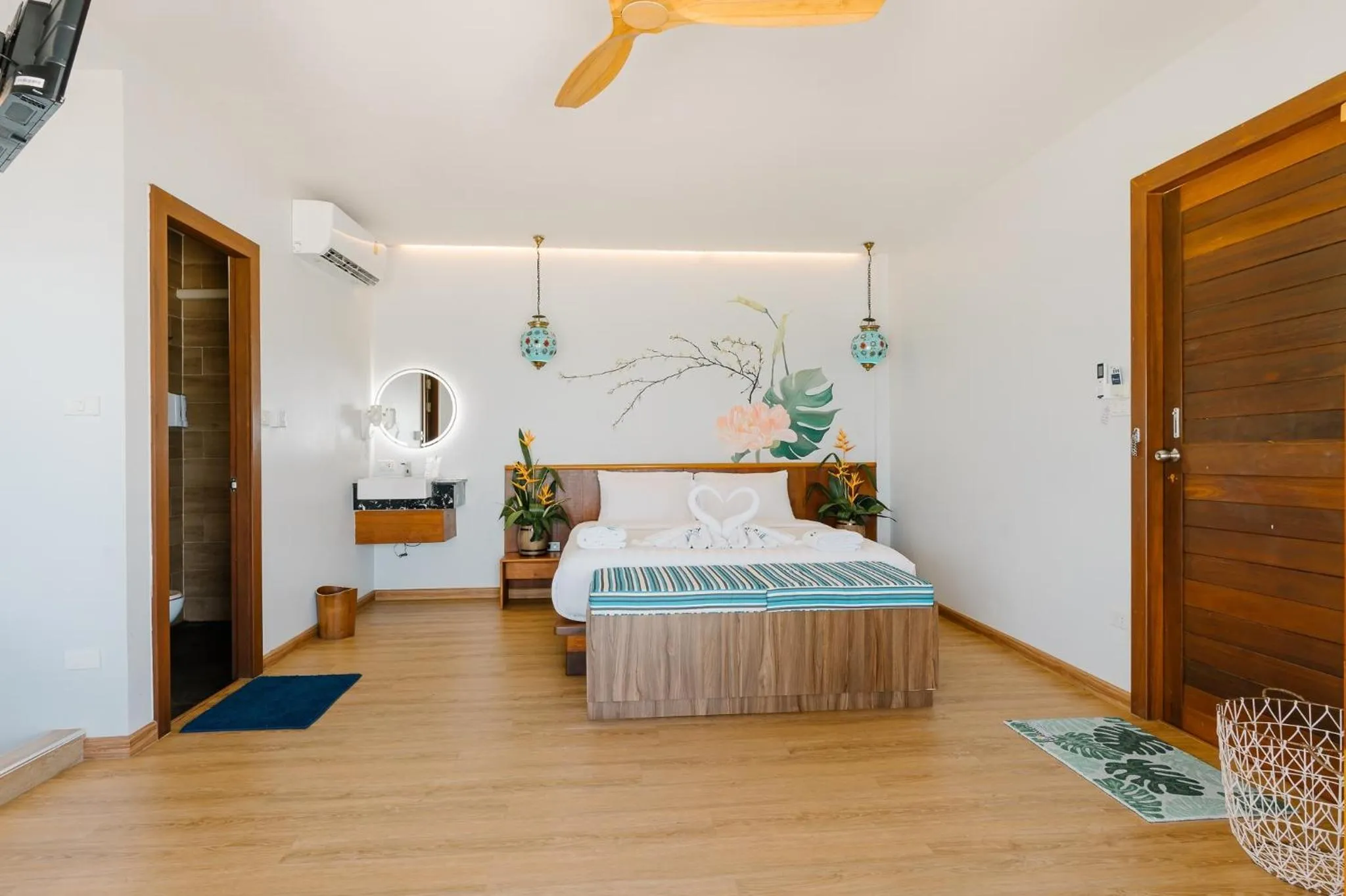 Photo of the whole room, Bed in Diamond Beach Resort