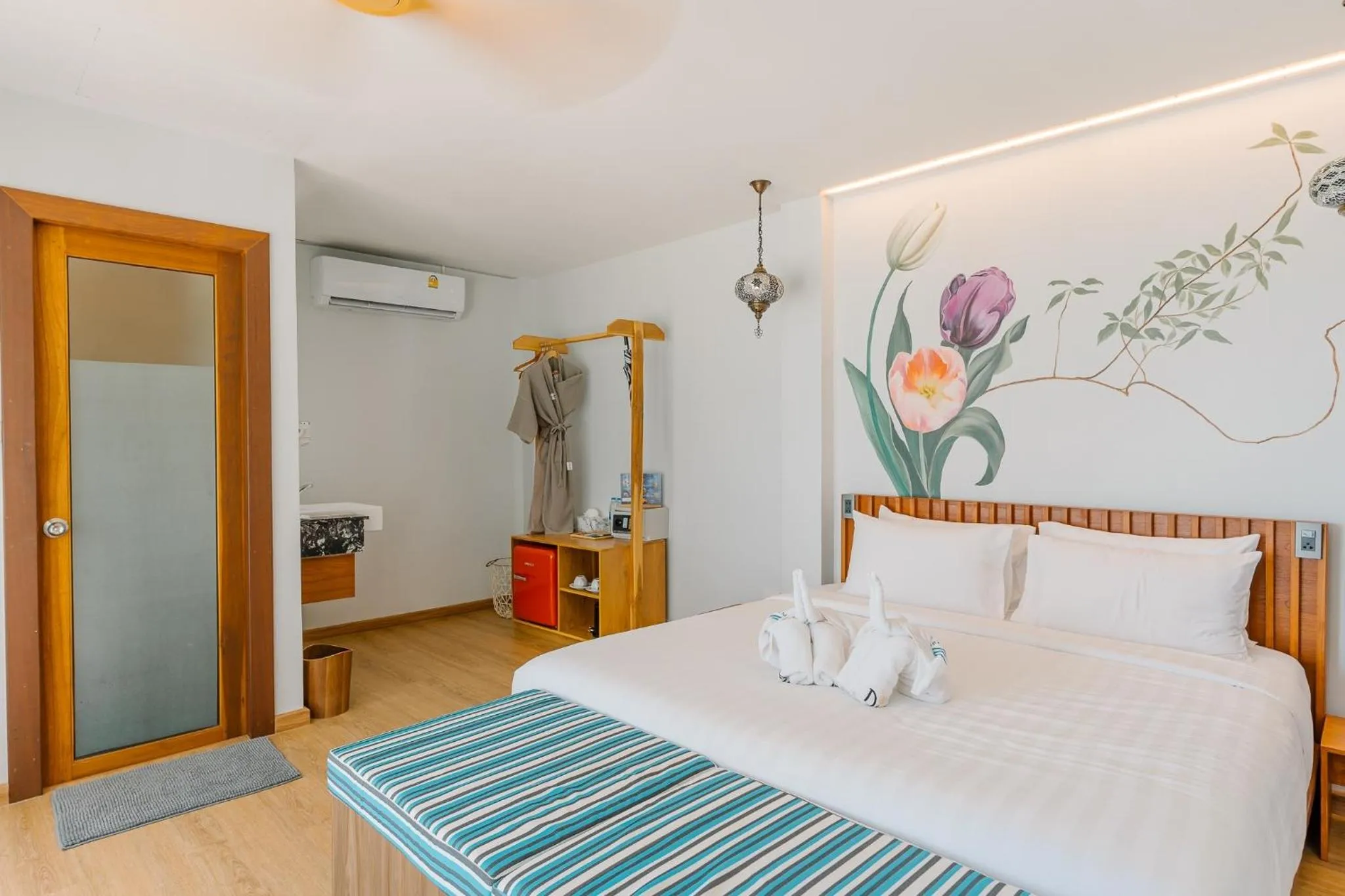 Photo of the whole room, Bed in Diamond Beach Resort