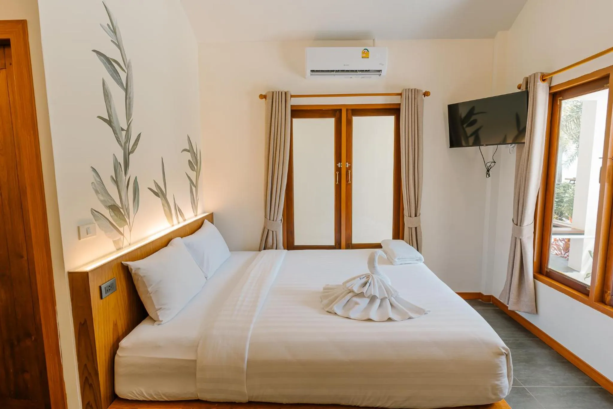 towels, Bed in Diamond Beach Resort