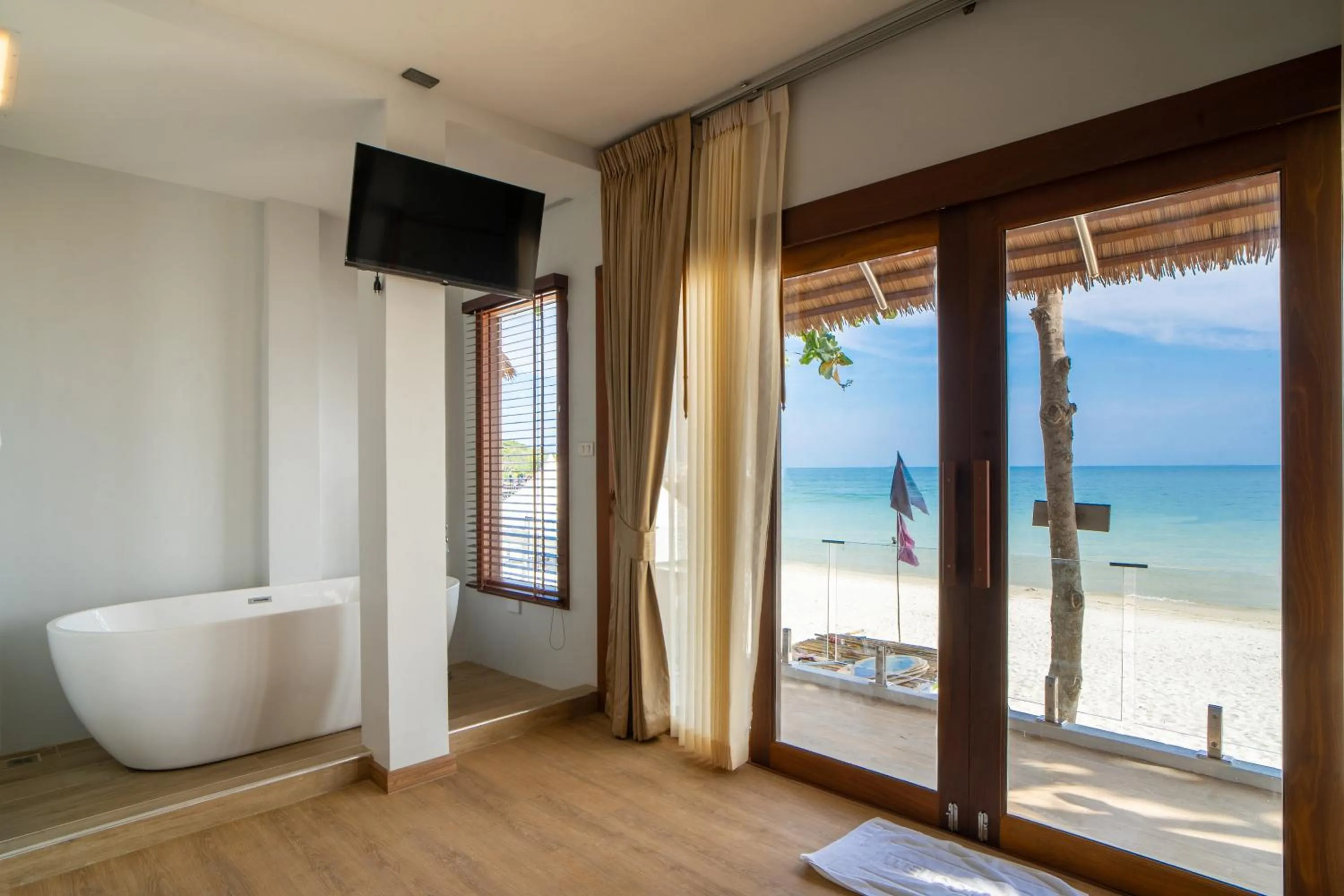 TV and multimedia in Diamond Beach Resort