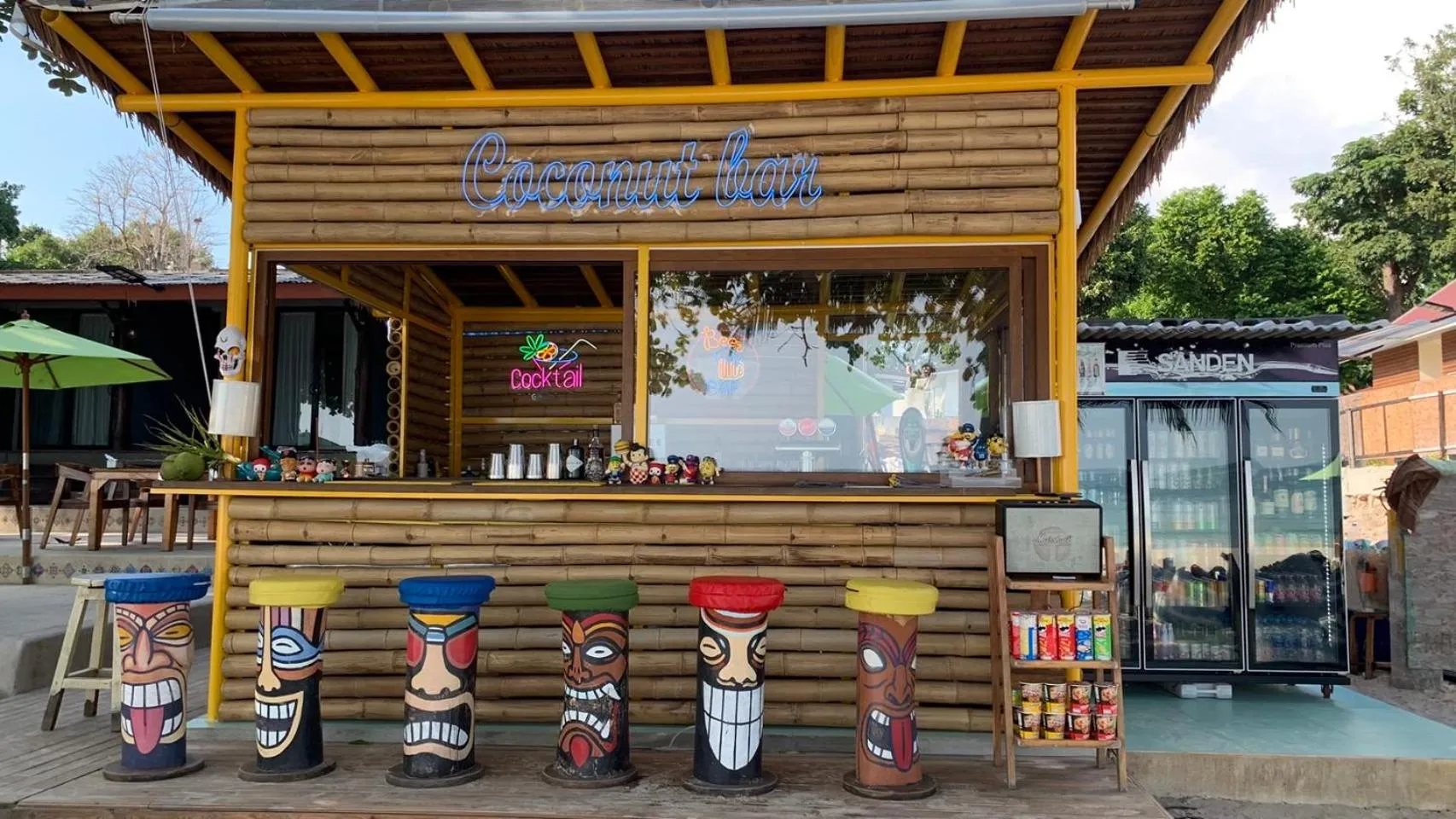 Lounge or bar in Diamond Beach Resort