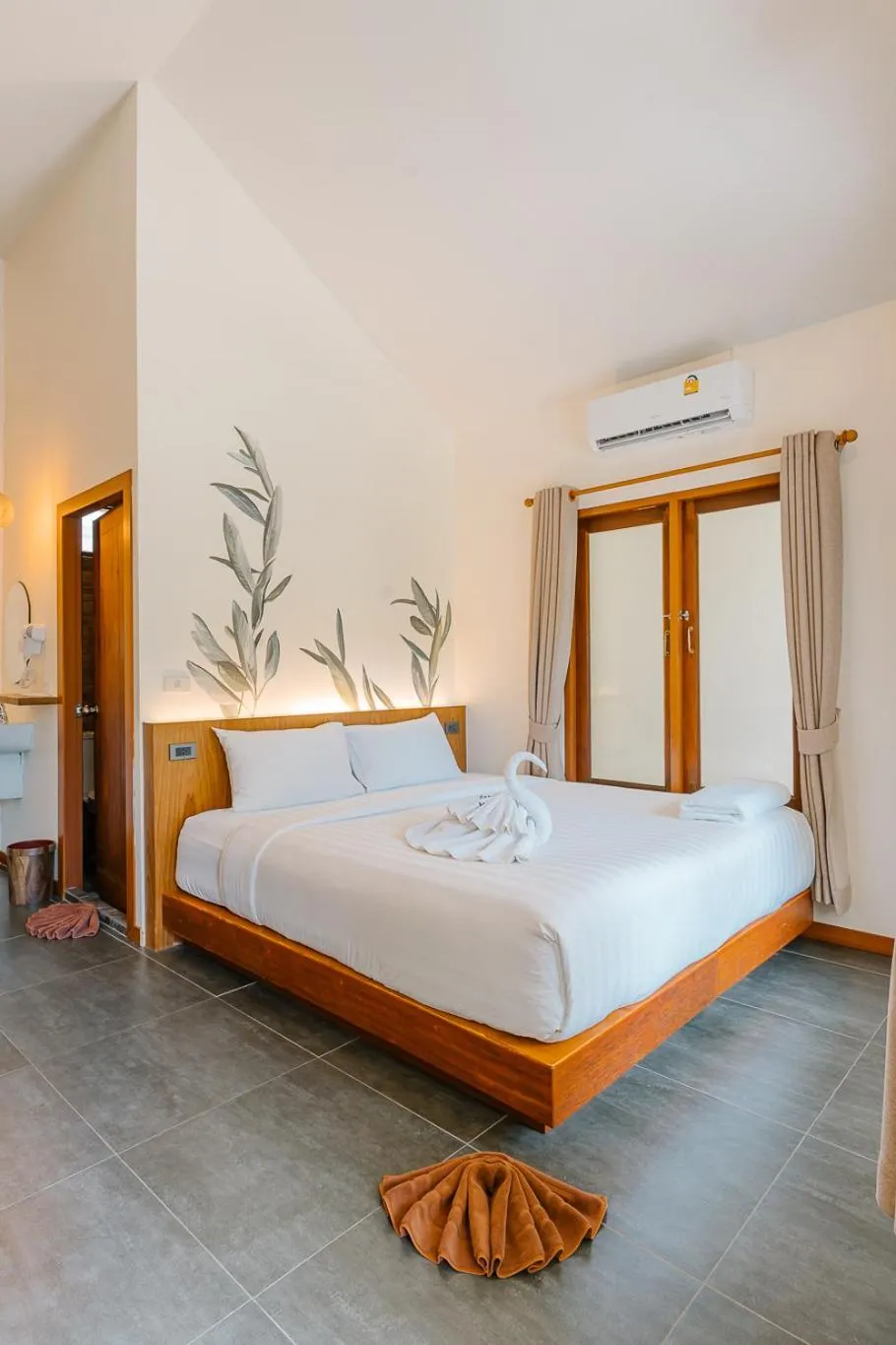 Photo of the whole room, Bed in Diamond Beach Resort