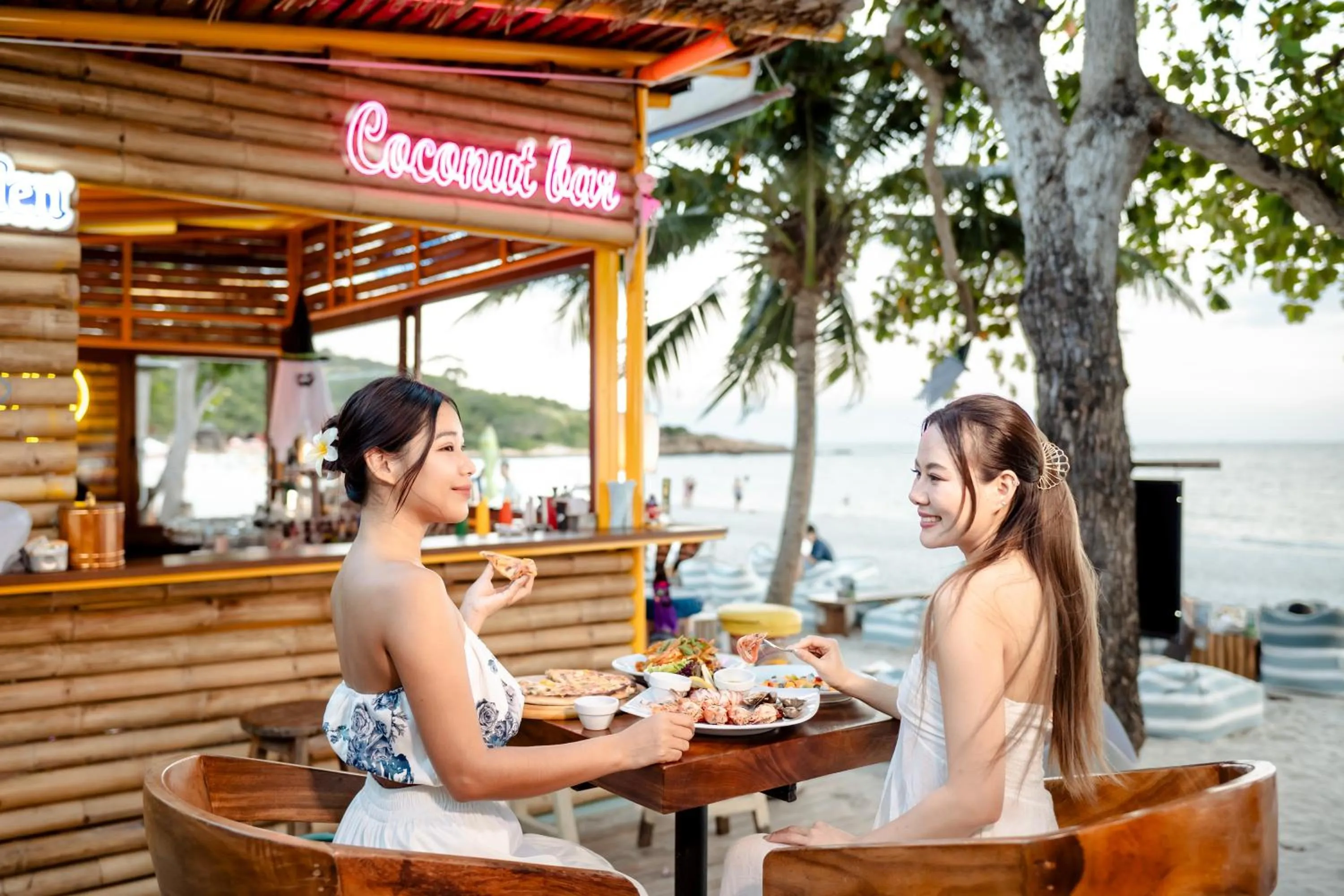 Lounge or bar in Diamond Beach Resort