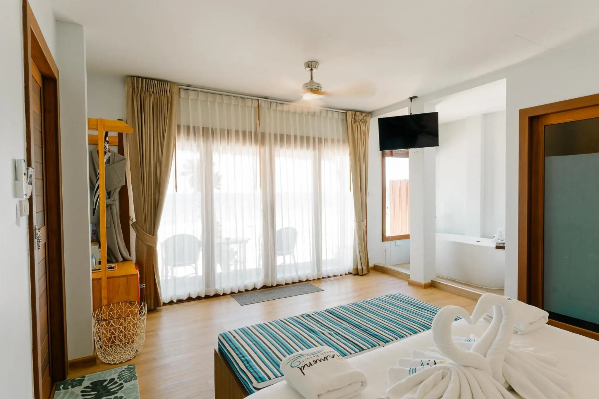 Sea view, Bed in Diamond Beach Resort