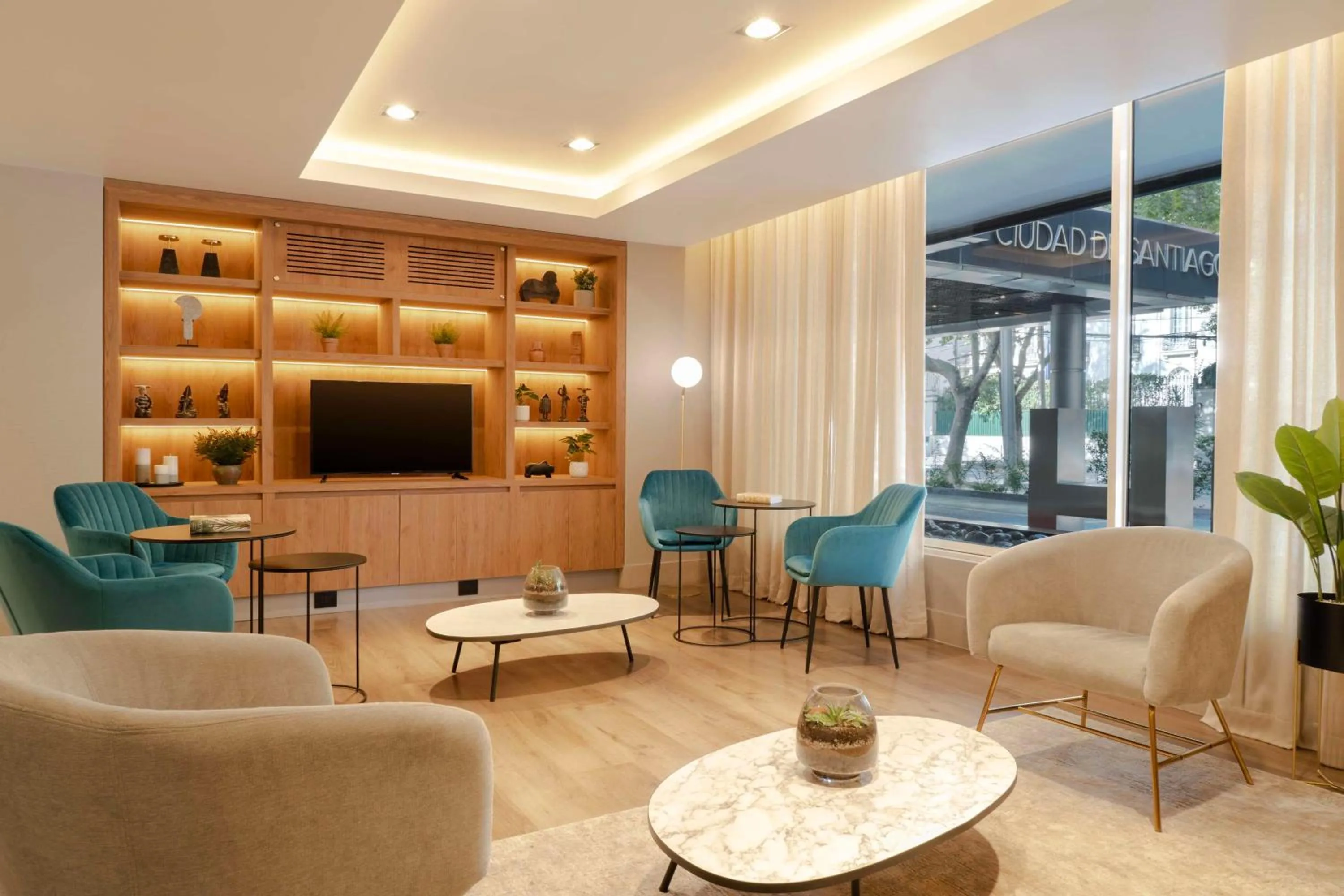Lobby or reception in NH Ciudad de Santiago