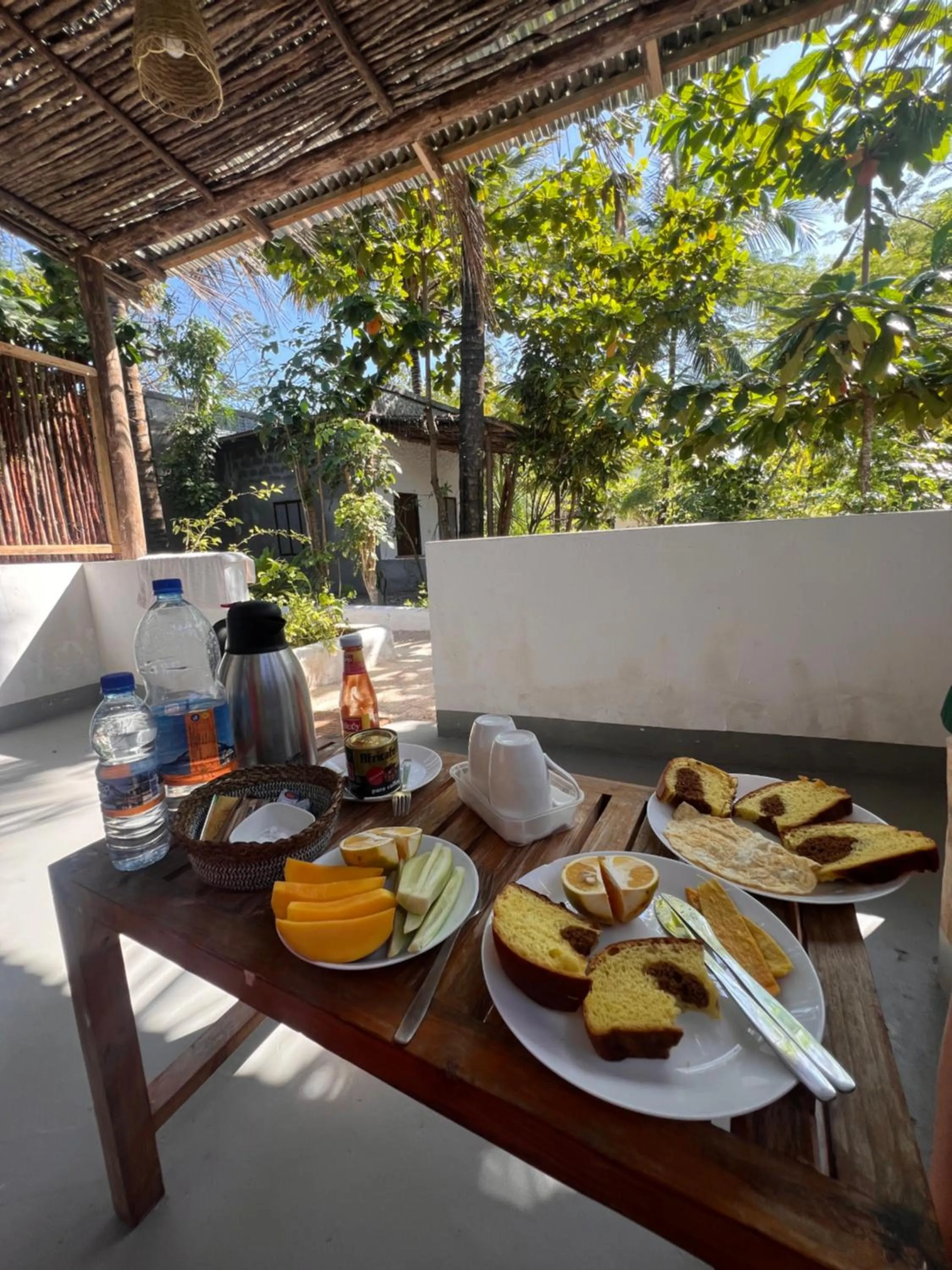 Breakfast in Karanga Bungalows