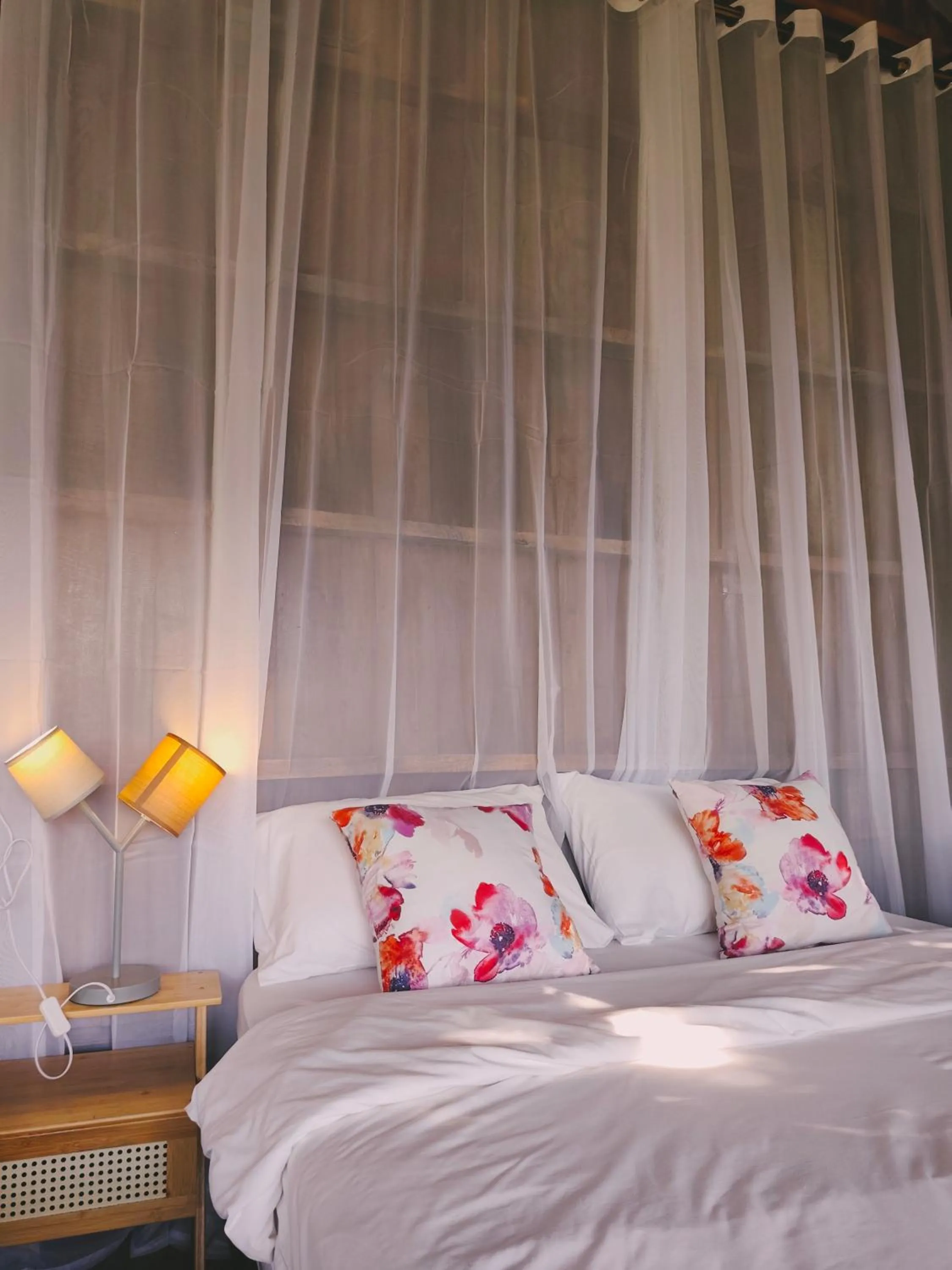 Bed in Flower hill 180