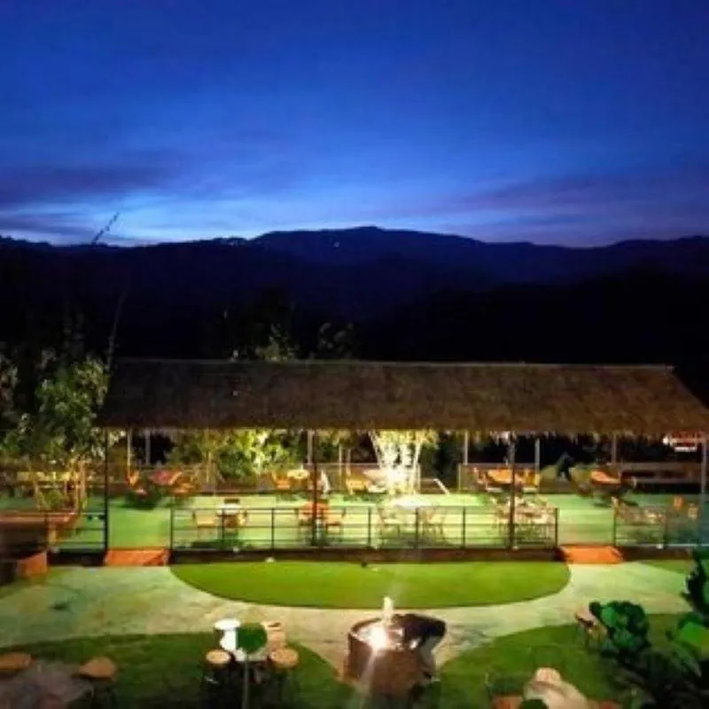 Restaurant/places to eat in Flower hill 180