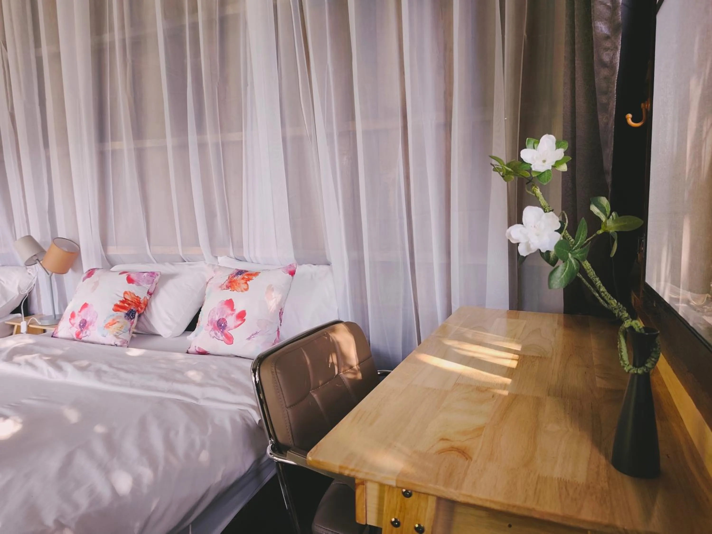 Bed in Flower hill 180