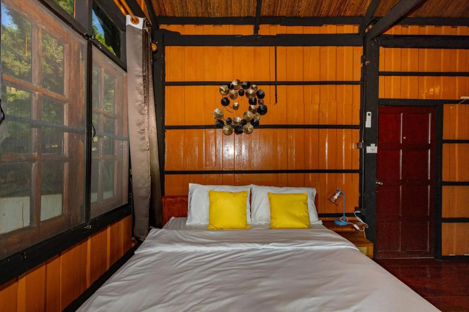 Bed in Flower hill 180