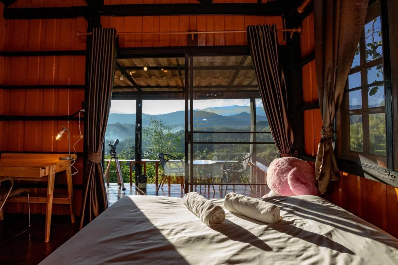 Bed in Flower hill 180