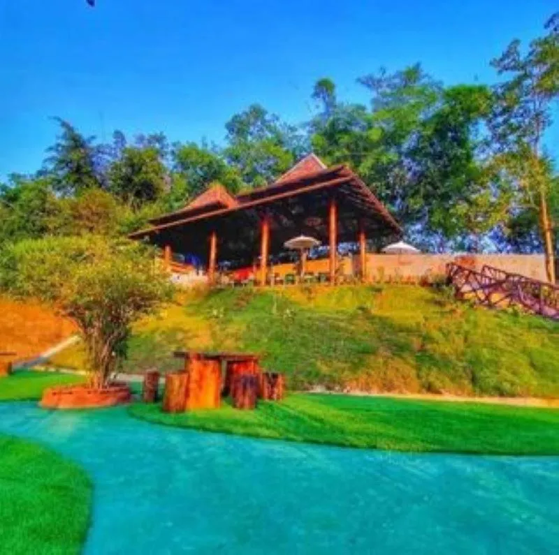 Restaurant/places to eat in Flower hill 180