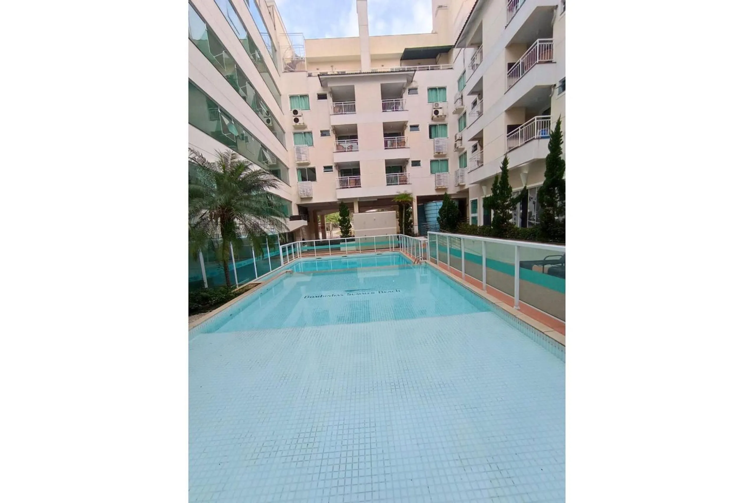 Swimming pool in Bombinhas Summer Beach