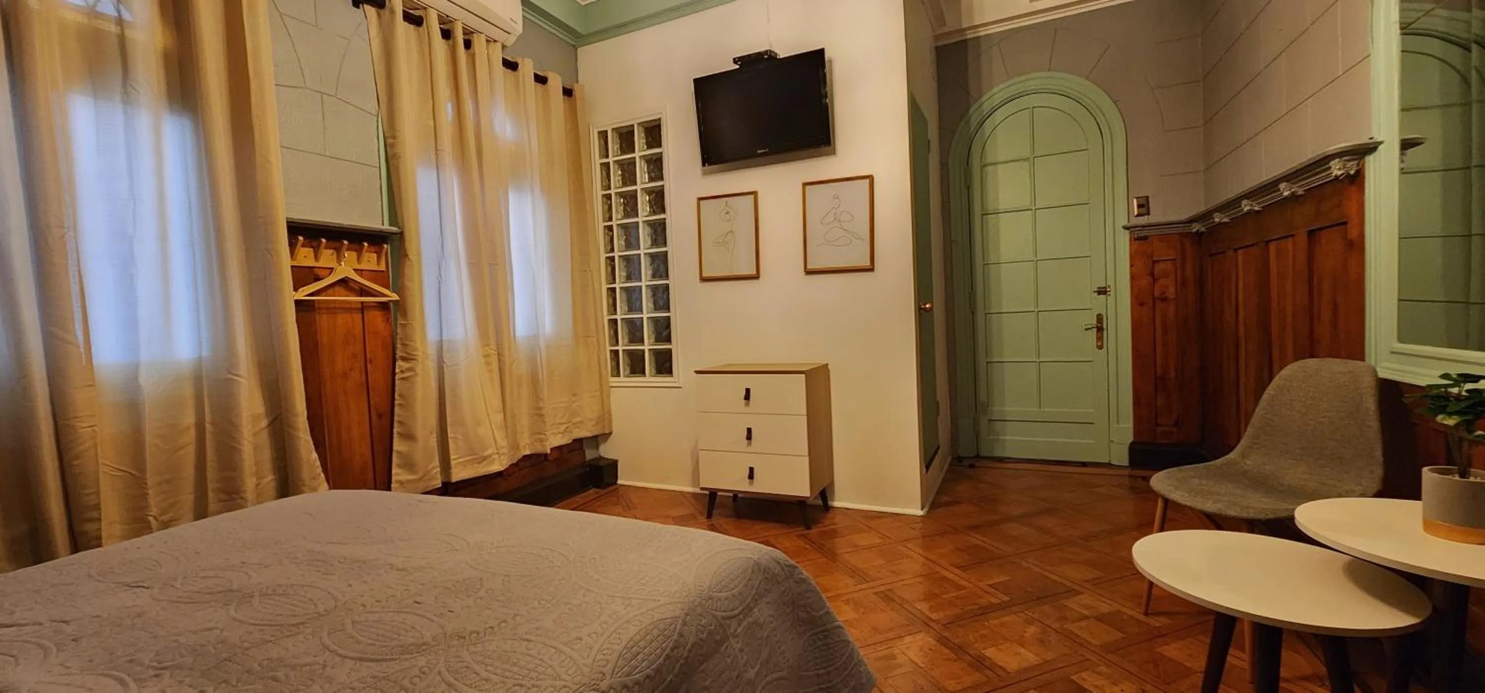 Bed in Hotel Voila Londres