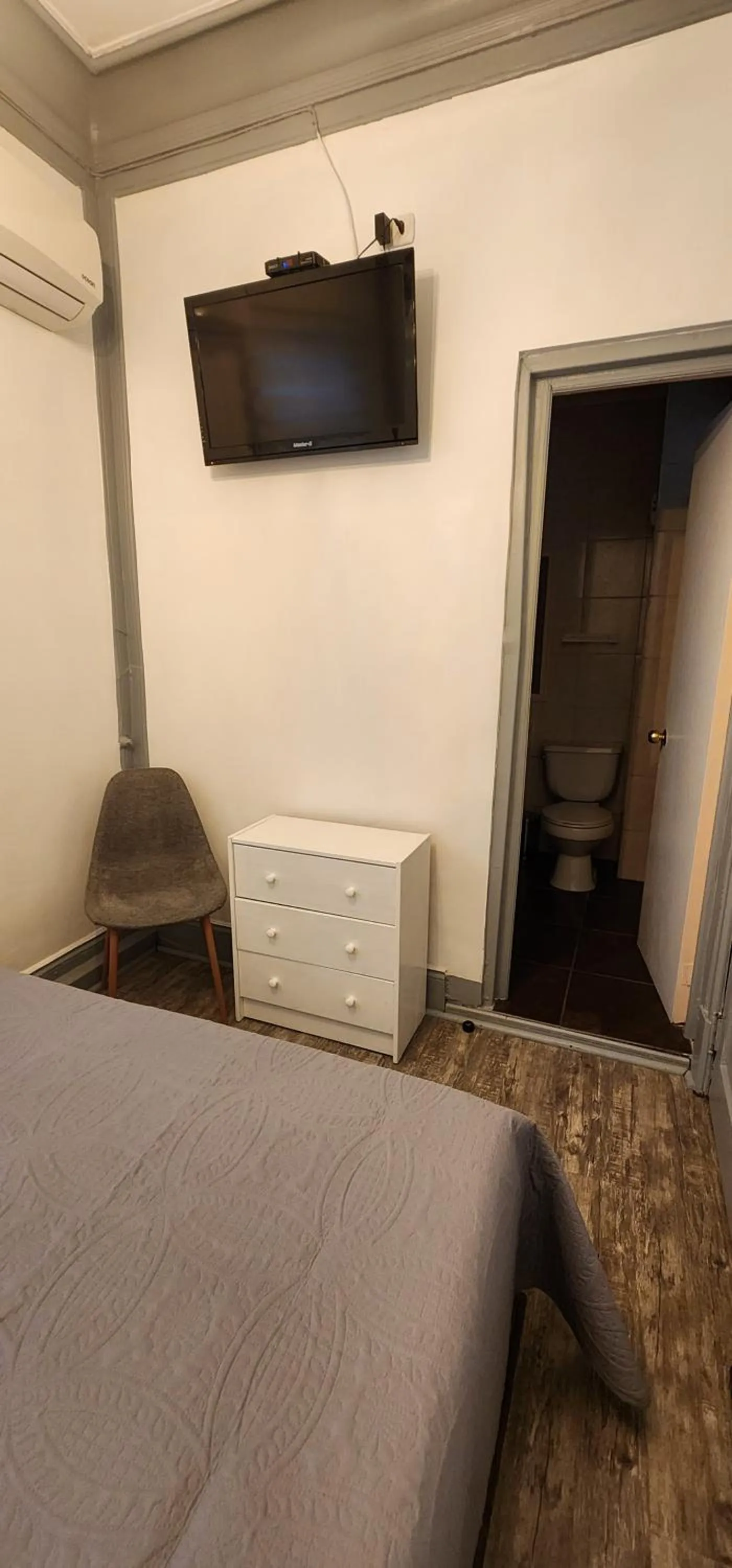 Bed in Hotel Voila Londres