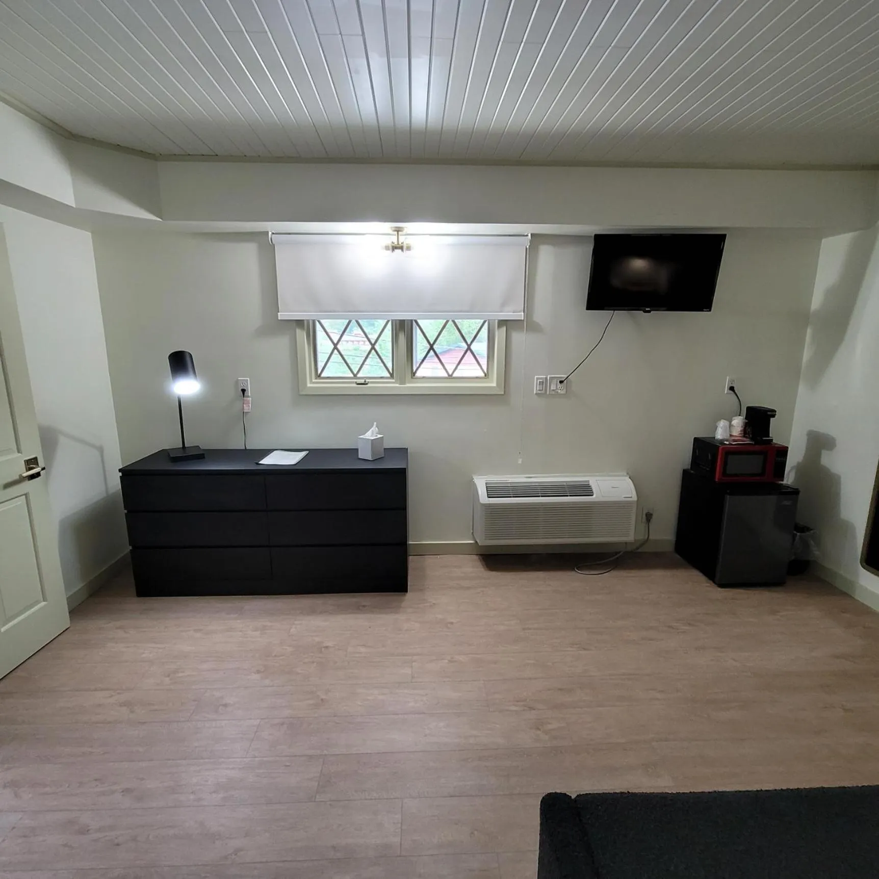 Photo of the whole room in Ski Mountain Lodge