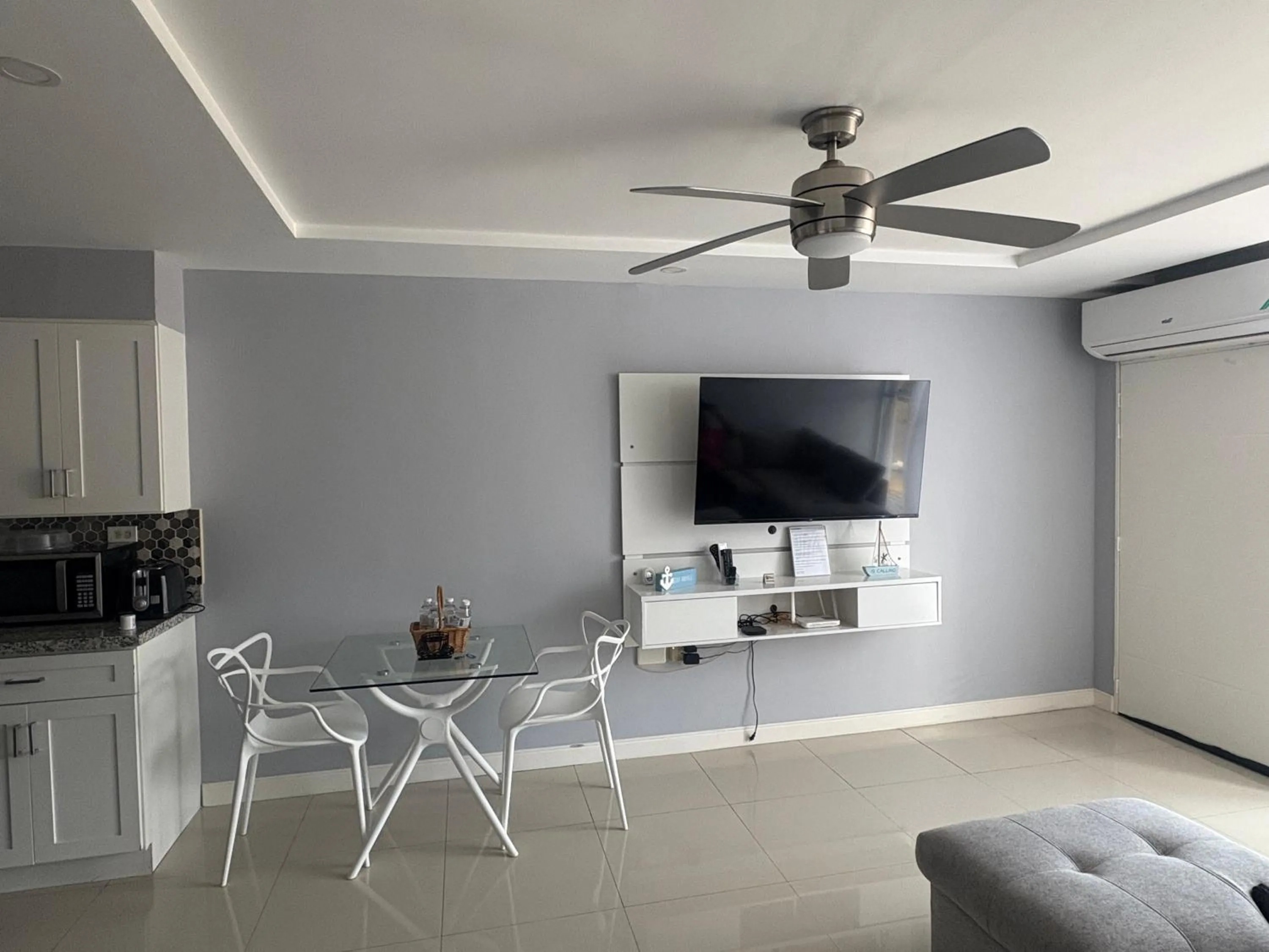 Large Luxurious Beach Front at Bayfront Villa