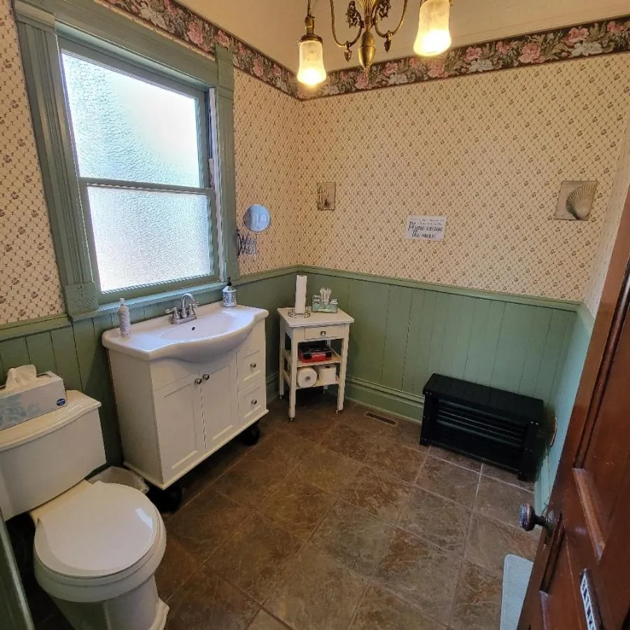 Shower in Art and Lodging