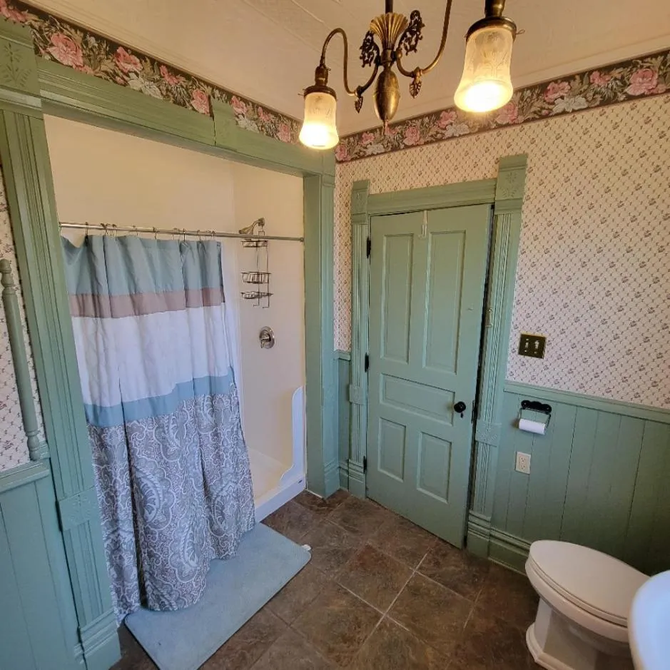 Shower in Art and Lodging