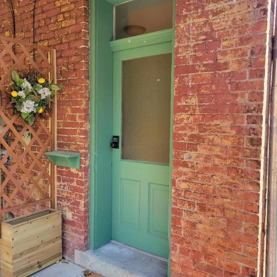 Facade/entrance in Art and Lodging