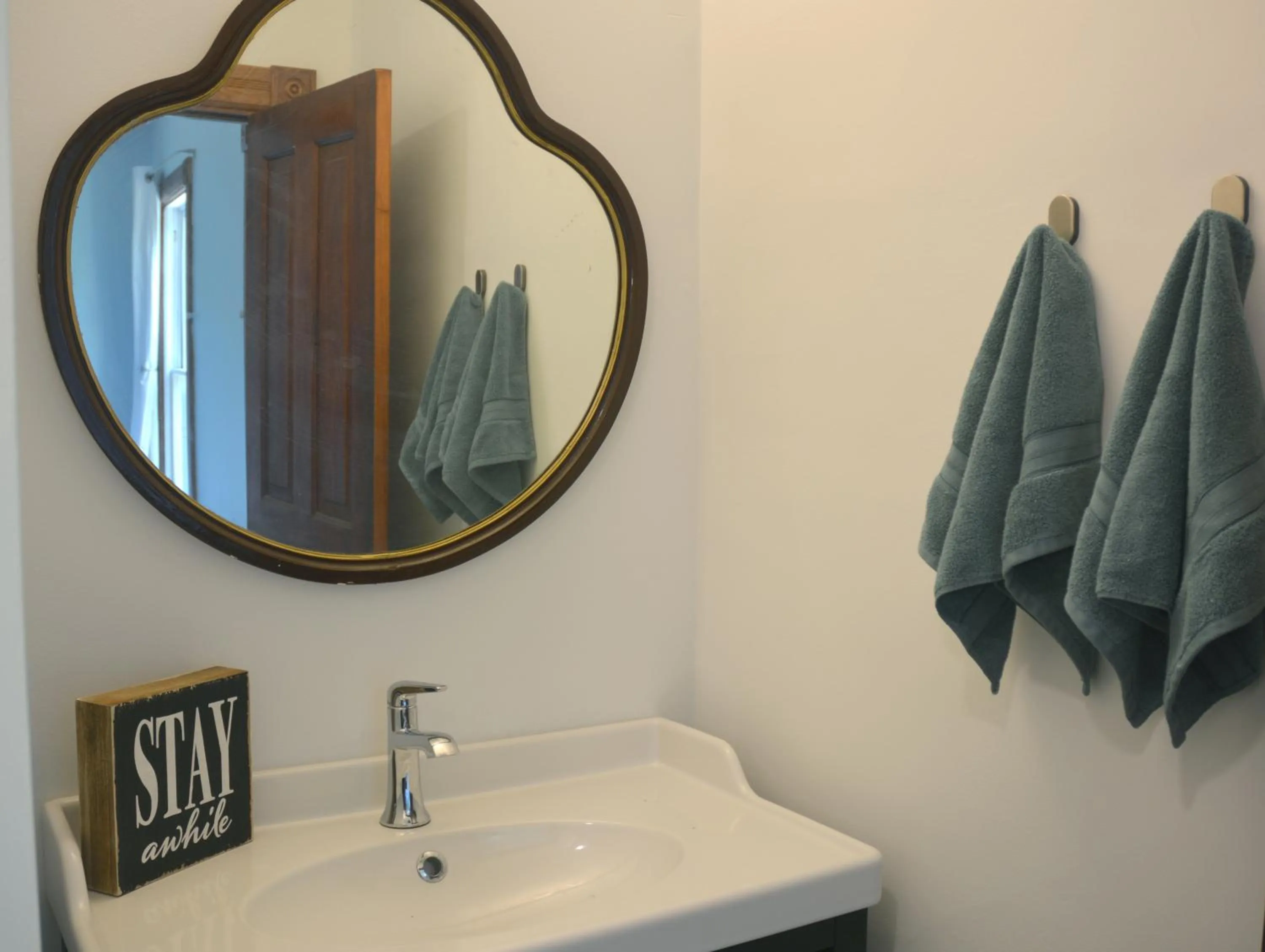 Bathroom in Art and Lodging