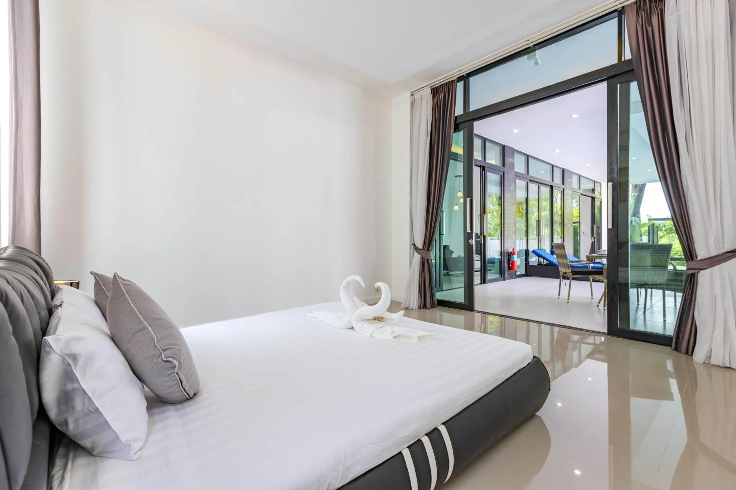 Bed in 3 Bedroom Pool Villa BL2